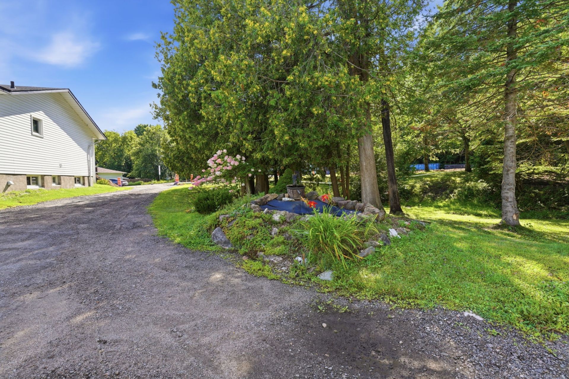 









472


Rue Lucien-Gauthier

,
Gatineau (Buckingham),




QC
J8L2T7

