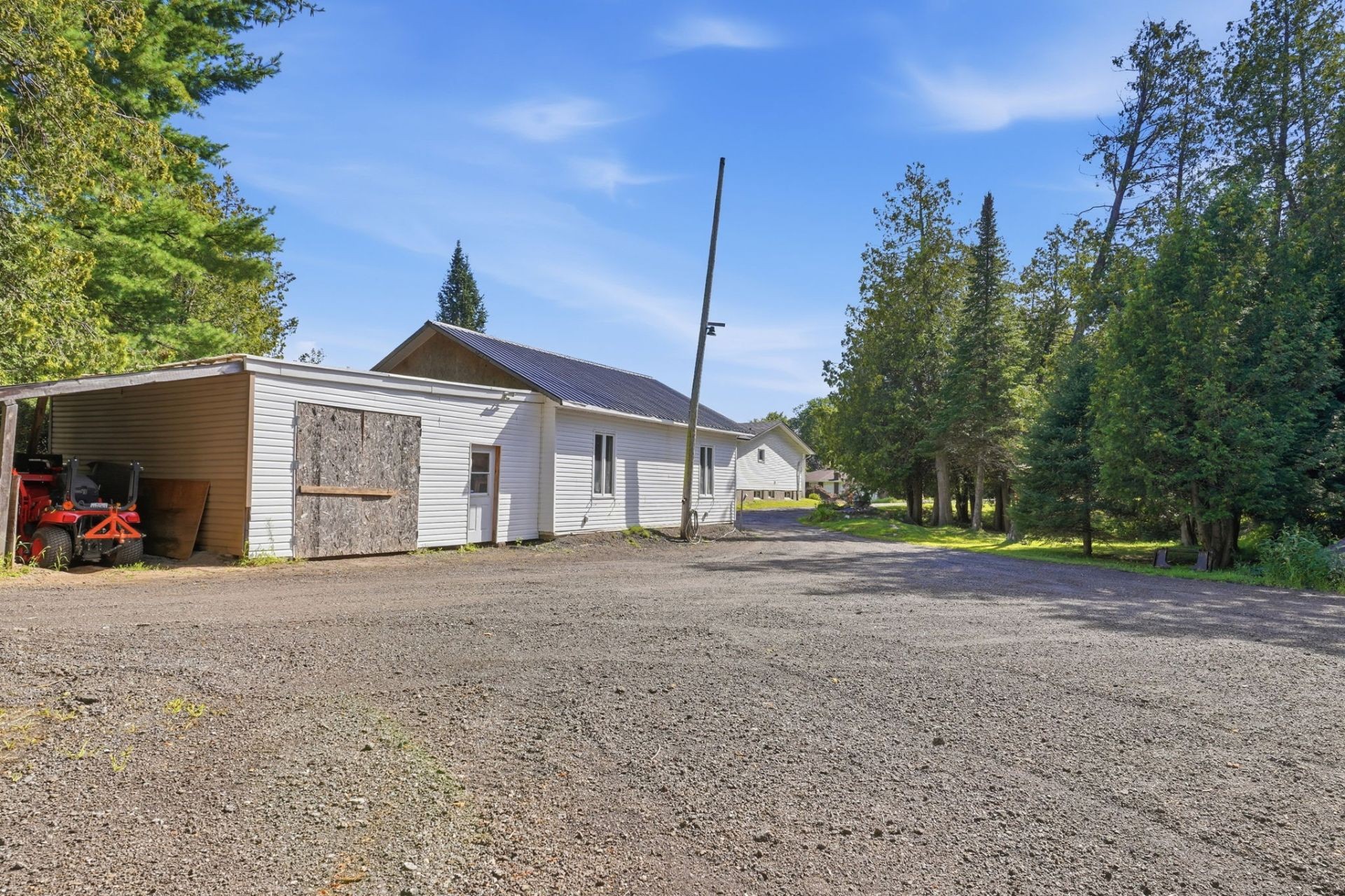 









472


Rue Lucien-Gauthier

,
Gatineau (Buckingham),




QC
J8L2T7

