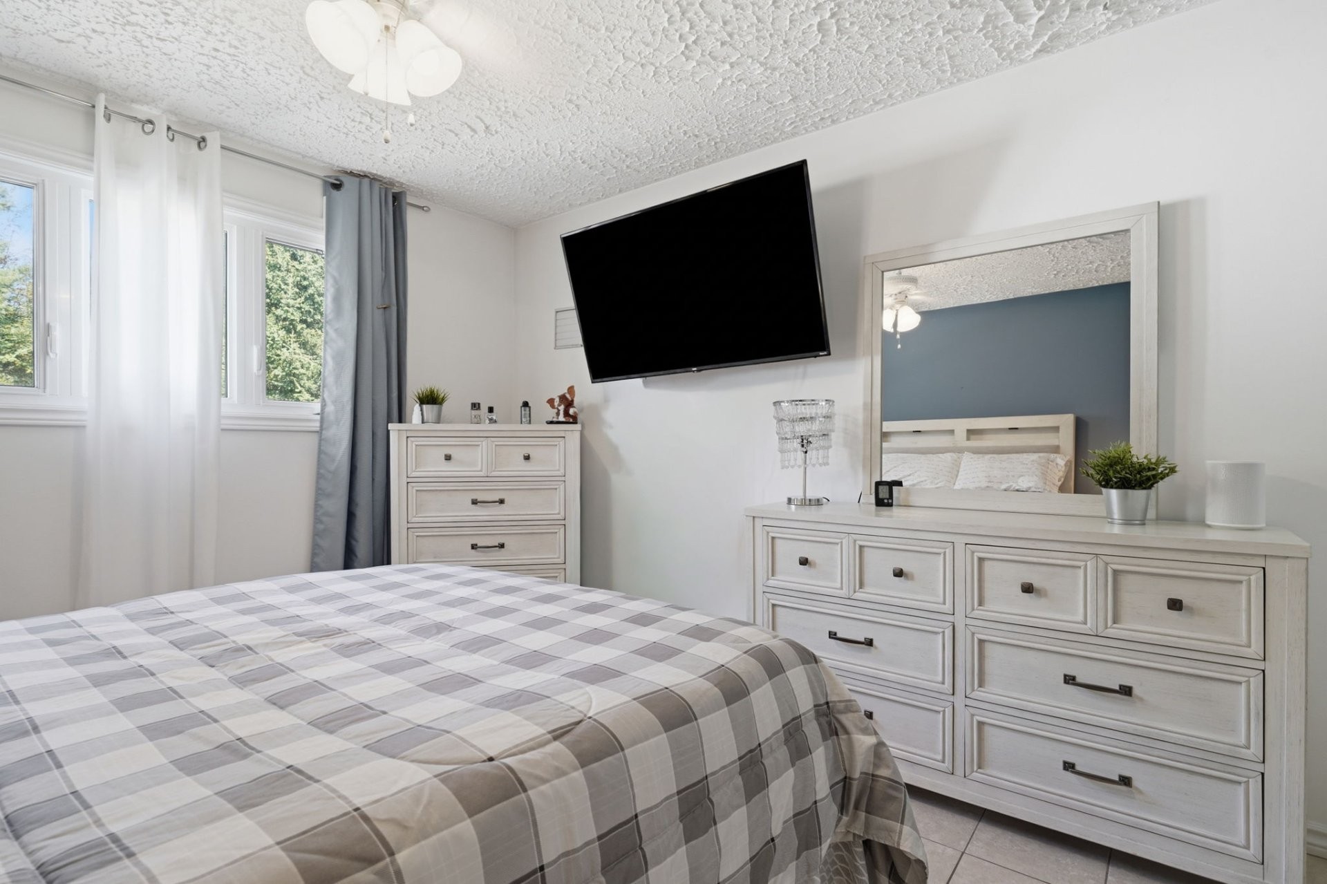 









472


Rue Lucien-Gauthier

,
Gatineau (Buckingham),




QC
J8L2T7

