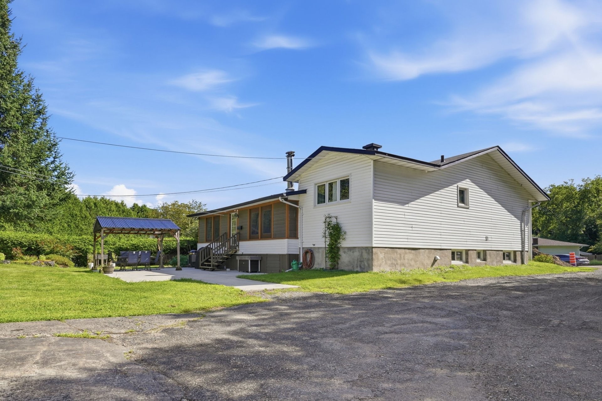 









472


Rue Lucien-Gauthier

,
Gatineau (Buckingham),




QC
J8L2T7

