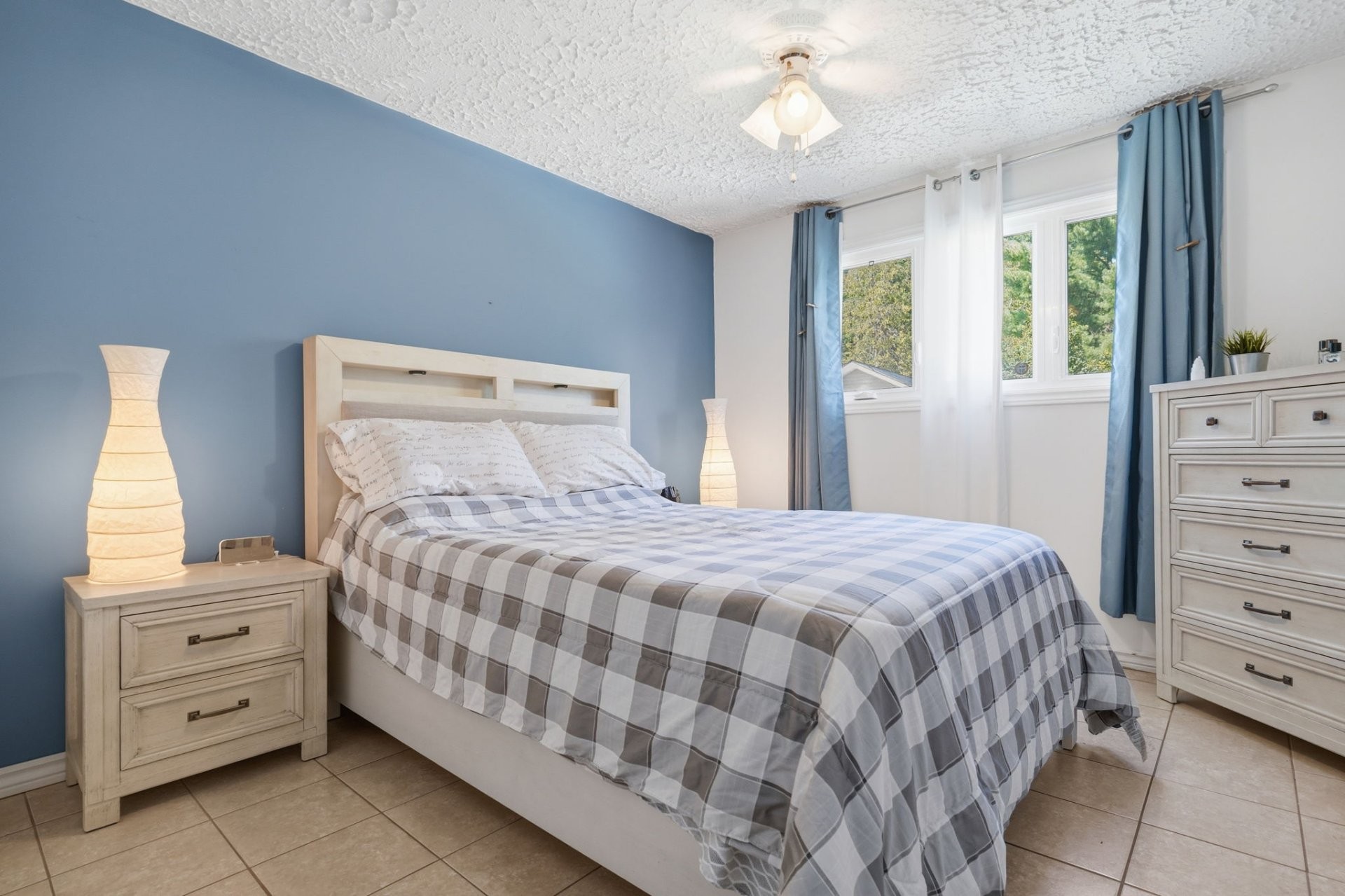 









472


Rue Lucien-Gauthier

,
Gatineau (Buckingham),




QC
J8L2T7

