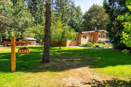 
															
													3742
													
													James
													Cres
												
												Black Creek,
												BC 