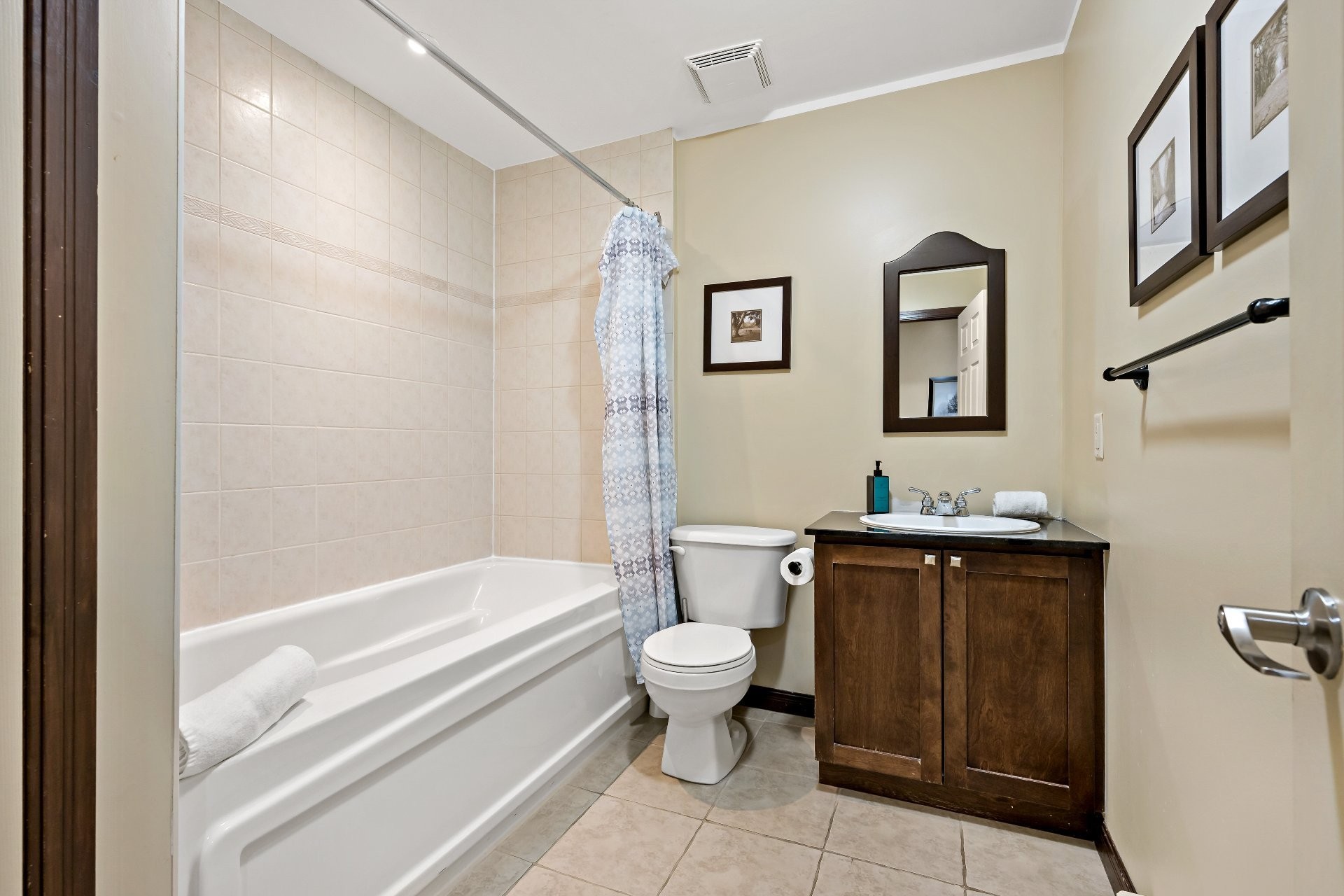 









214


Allée Boréalis

,
Mont-Tremblant,




QC
J8E0A4

