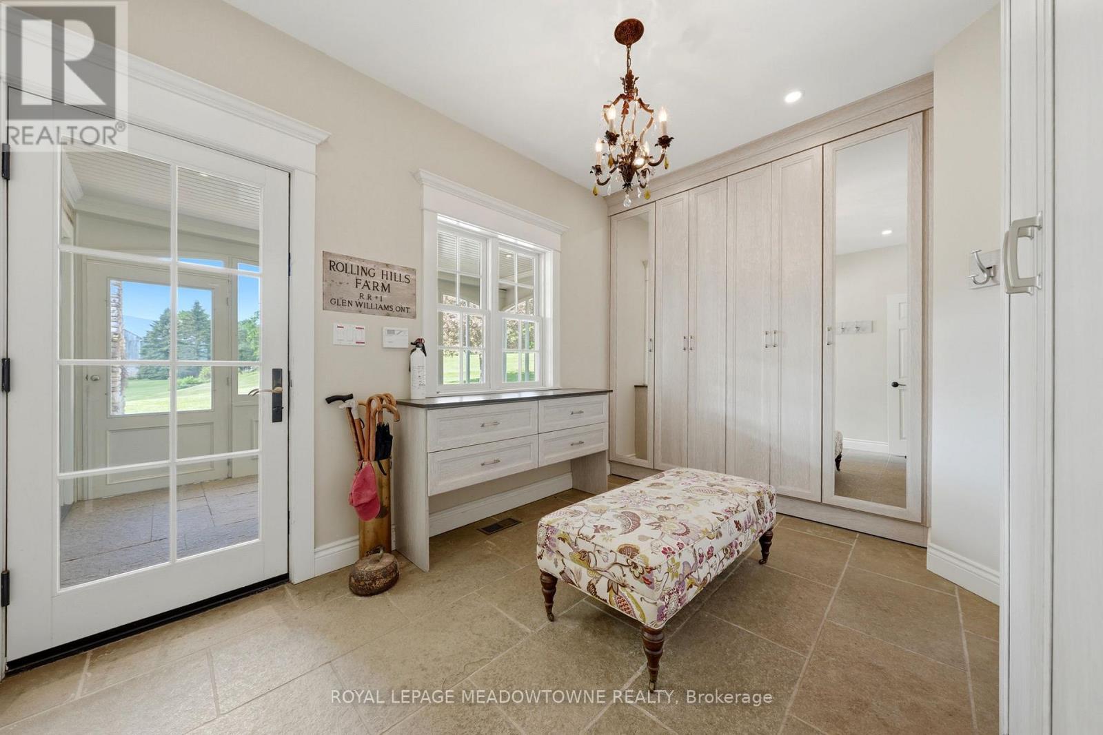 












14249 TENTH LINE

,
Halton Hills,




Ontario
L7G4S8

