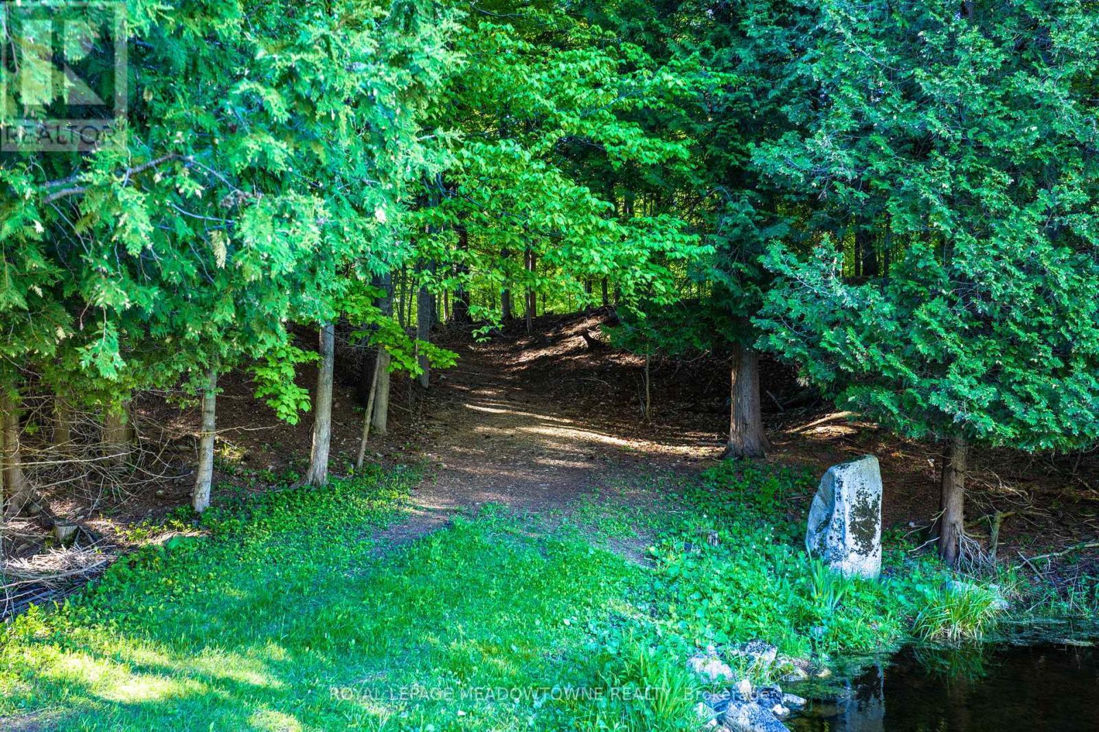 












14249 TENTH LINE

,
Halton Hills,




Ontario
L7G4S8

