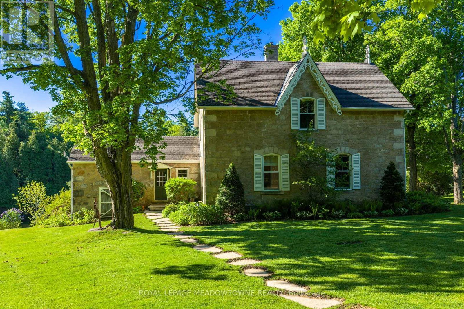 












14249 TENTH LINE

,
Halton Hills,




Ontario
L7G4S8


