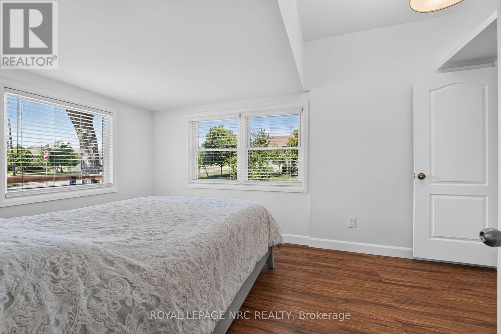 












220 ROSEWOOD AVENUE

,
Fort Erie (Crystal Beach),




Ontario
L0S1B0

