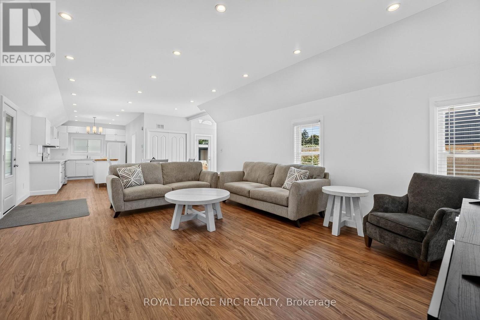 












220 ROSEWOOD AVENUE

,
Fort Erie (Crystal Beach),




Ontario
L0S1B0

