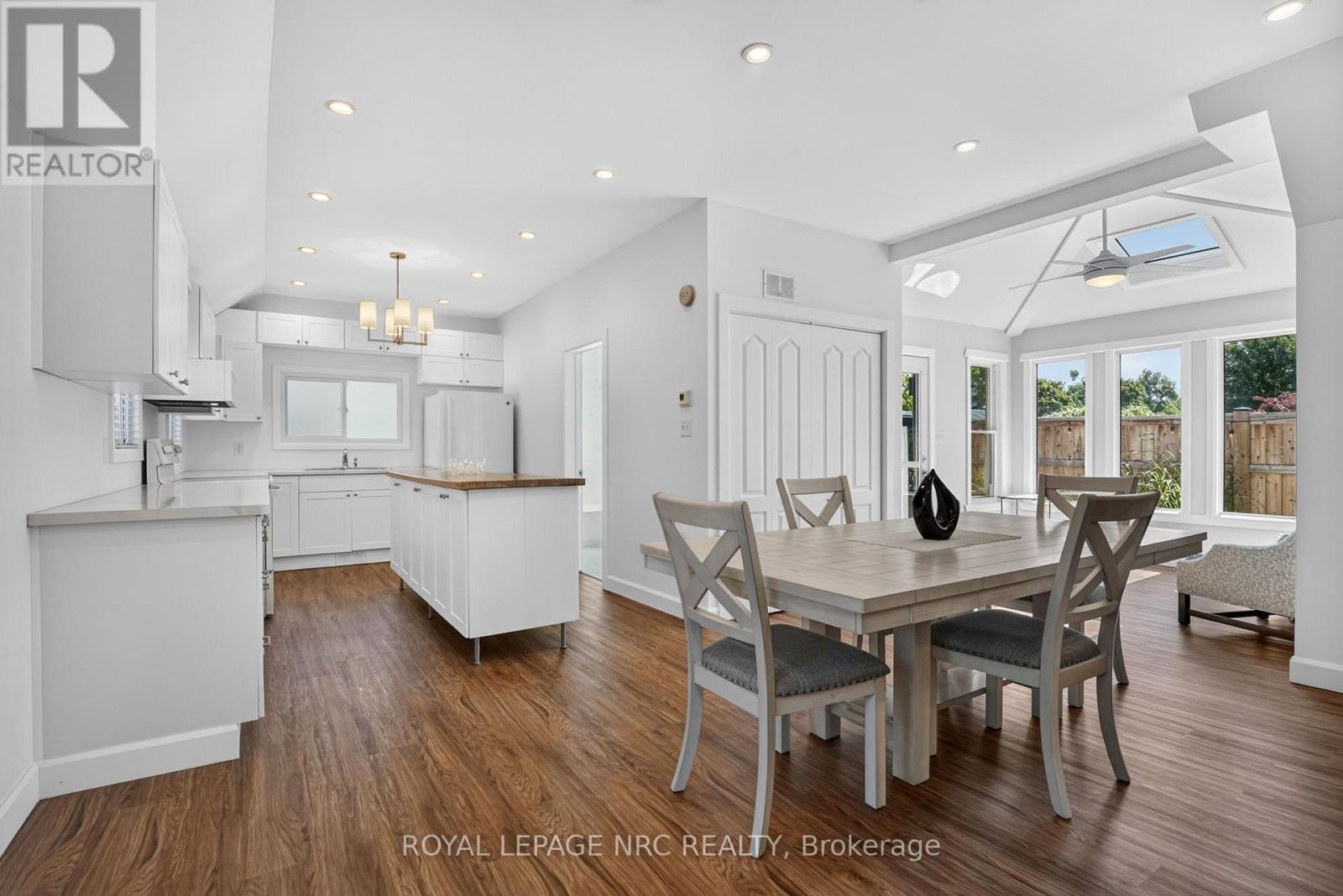 












220 ROSEWOOD AVENUE

,
Fort Erie (Crystal Beach),




Ontario
L0S1B0

