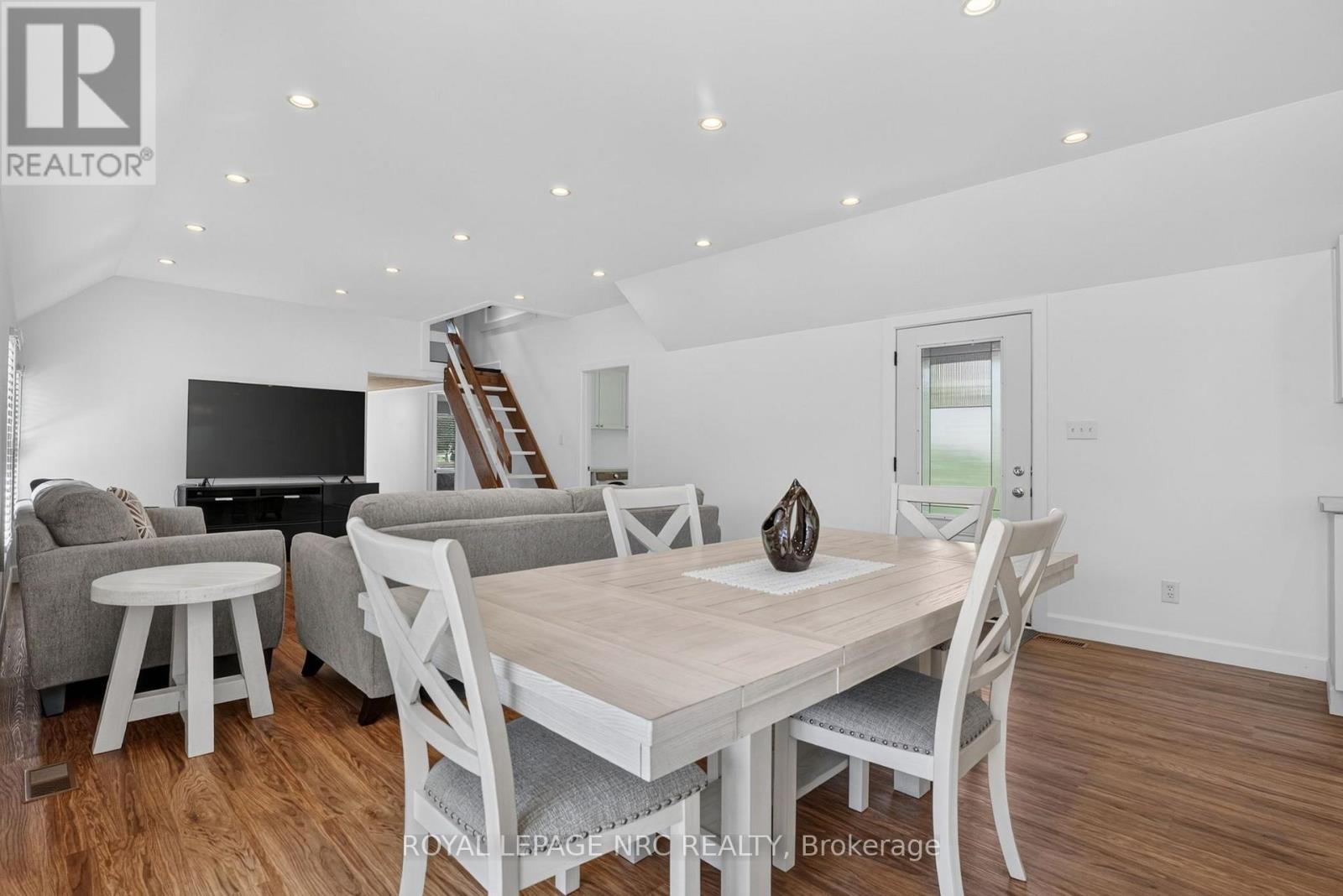 












220 ROSEWOOD AVENUE

,
Fort Erie (Crystal Beach),




Ontario
L0S1B0

