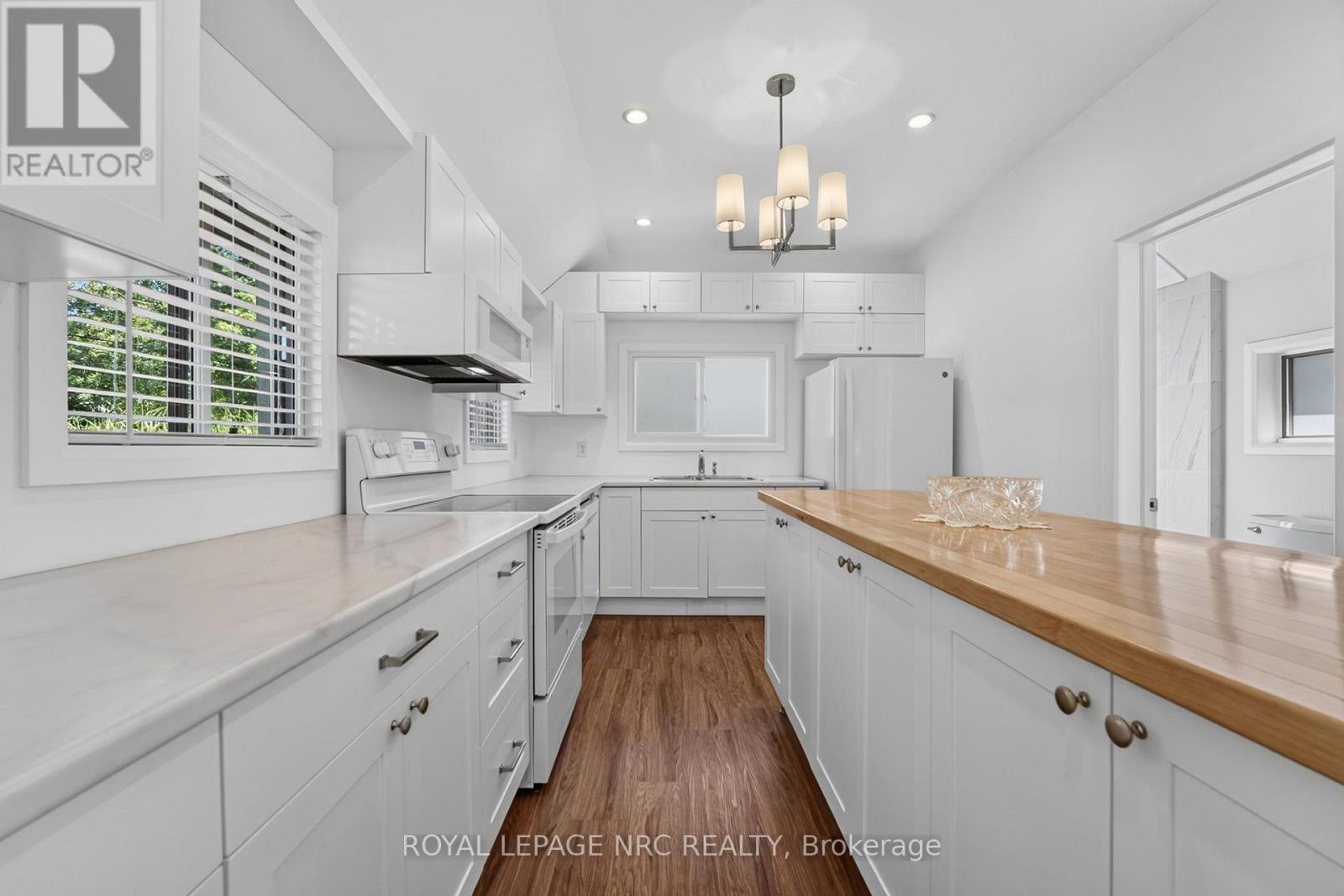 












220 ROSEWOOD AVENUE

,
Fort Erie (Crystal Beach),




Ontario
L0S1B0

