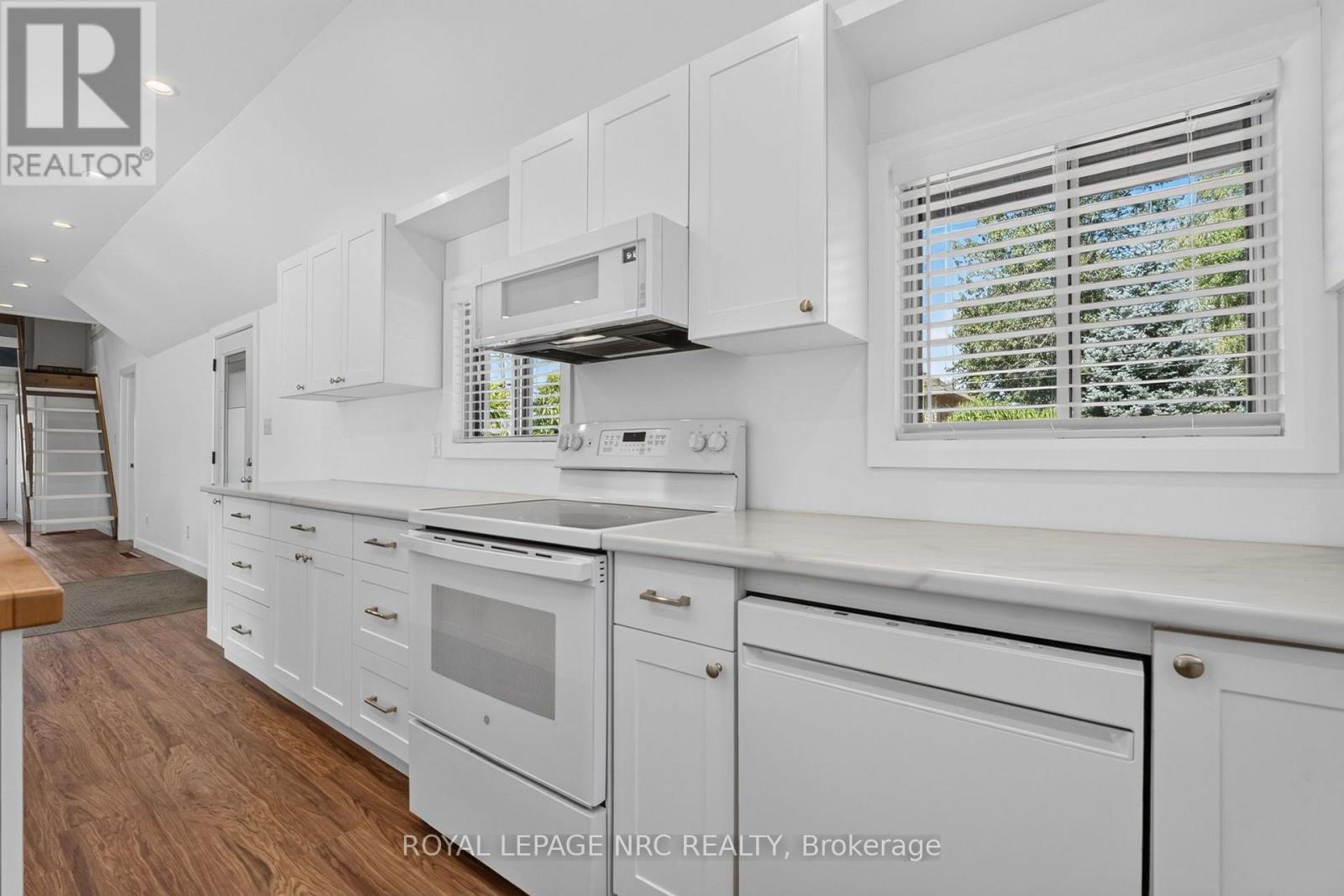 












220 ROSEWOOD AVENUE

,
Fort Erie (Crystal Beach),




Ontario
L0S1B0

