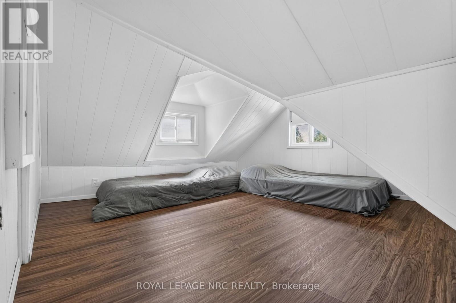 












220 ROSEWOOD AVENUE

,
Fort Erie (Crystal Beach),




Ontario
L0S1B0


