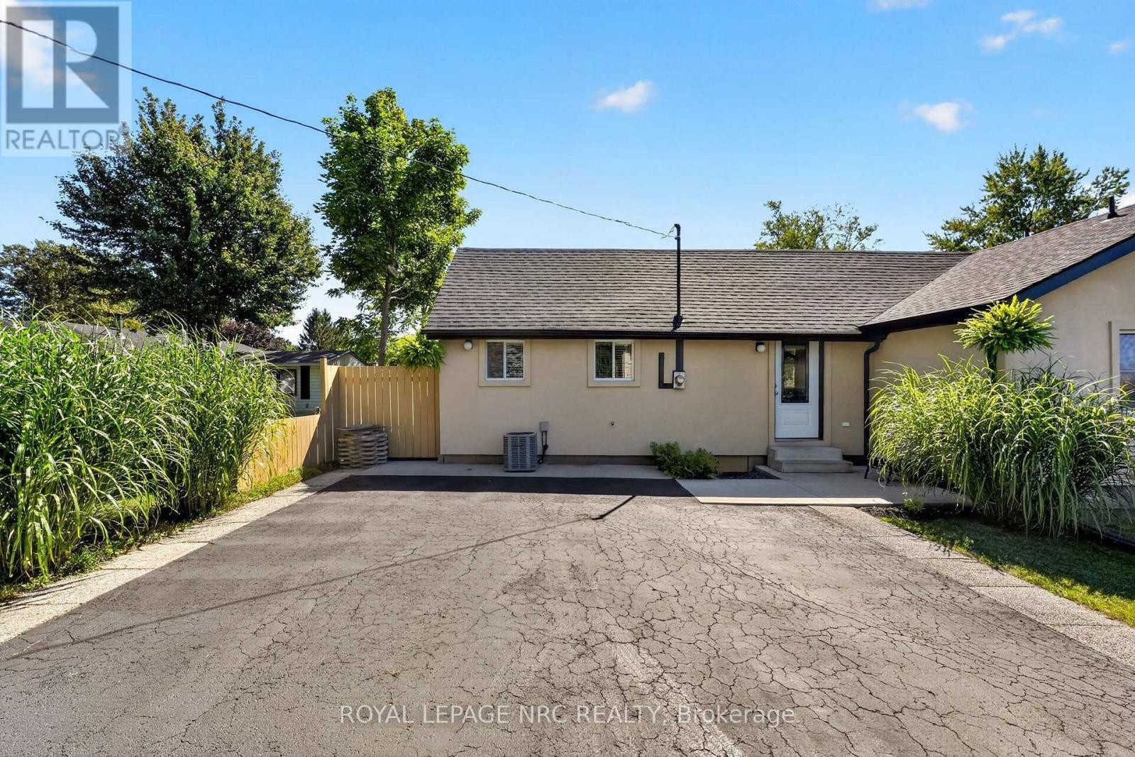 












220 ROSEWOOD AVENUE

,
Fort Erie (Crystal Beach),




Ontario
L0S1B0

