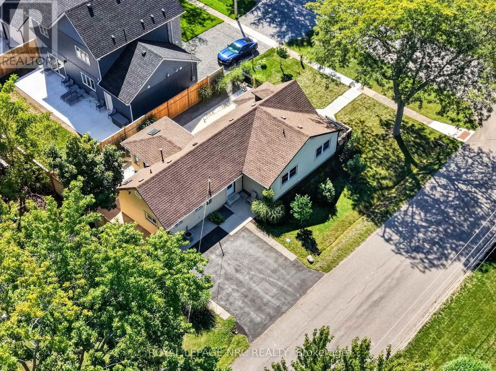 












220 ROSEWOOD AVENUE

,
Fort Erie (Crystal Beach),




Ontario
L0S1B0

