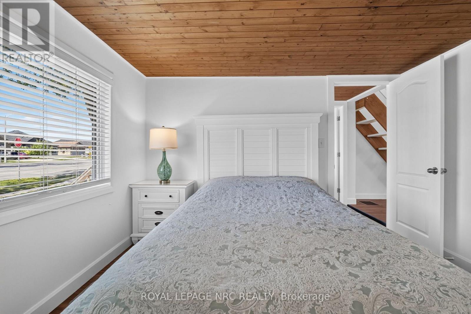 












220 ROSEWOOD AVENUE

,
Fort Erie (Crystal Beach),




Ontario
L0S1B0

