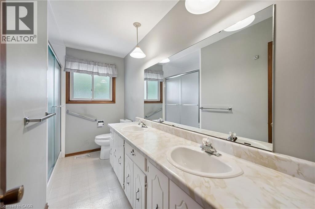 












309 TOLL GATE Boulevard

,
Waterloo,




Ontario
N2L4M5

