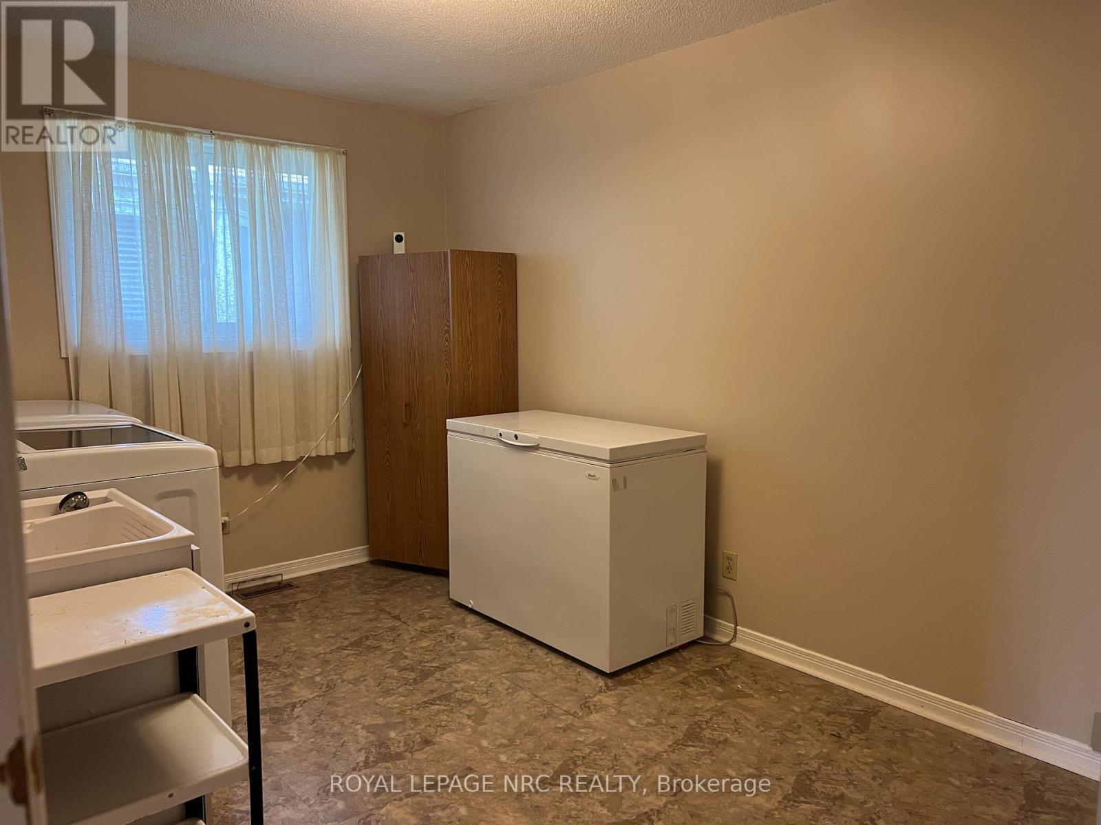 












46 ANDREA DRIVE

,
St. Catharines (Rykert/Vansickle),




Ontario
L2S3N8

