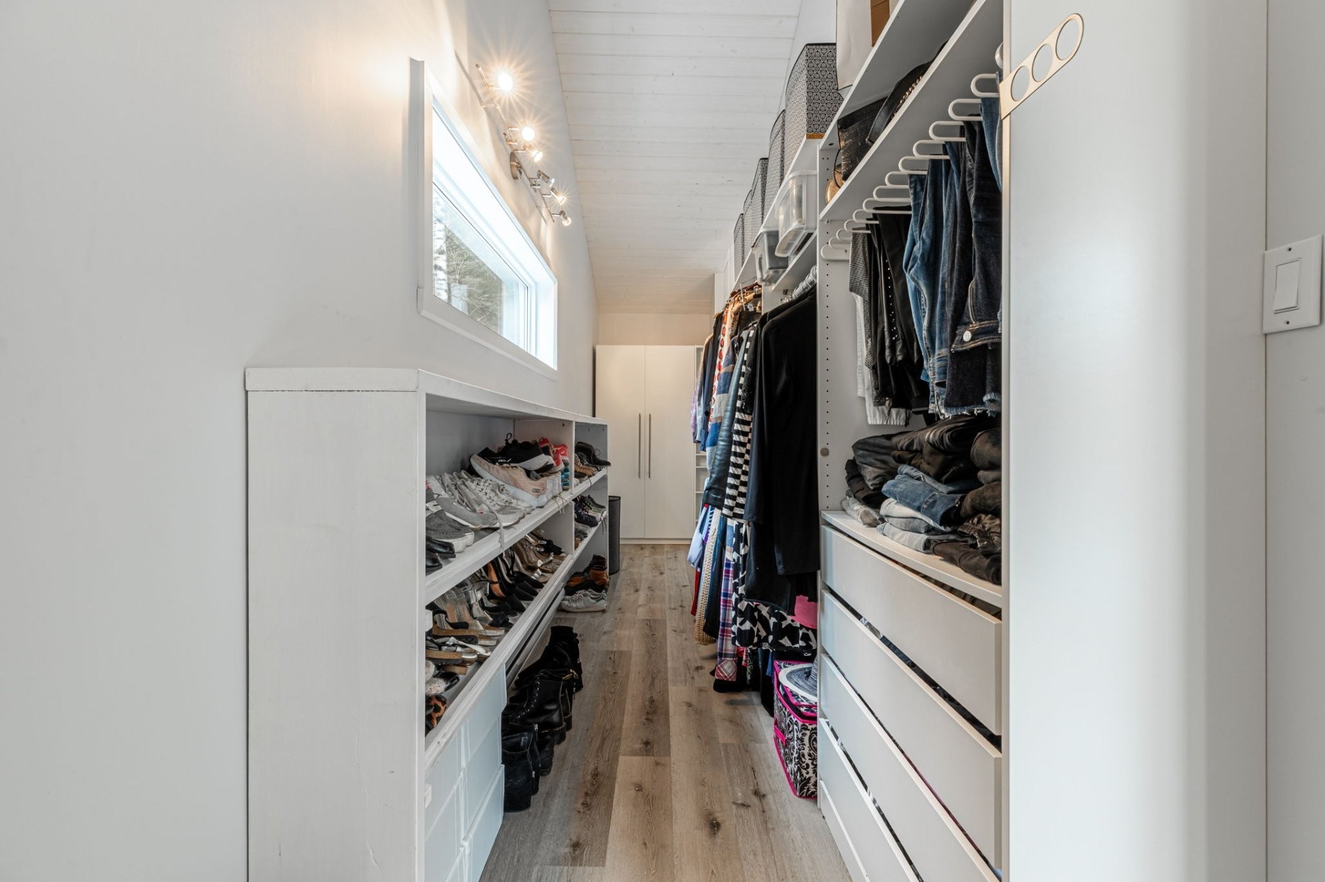 









2020


Ch. du Lac-Ste-Rose N.

,
Mandeville,




QC
J0K1L0

