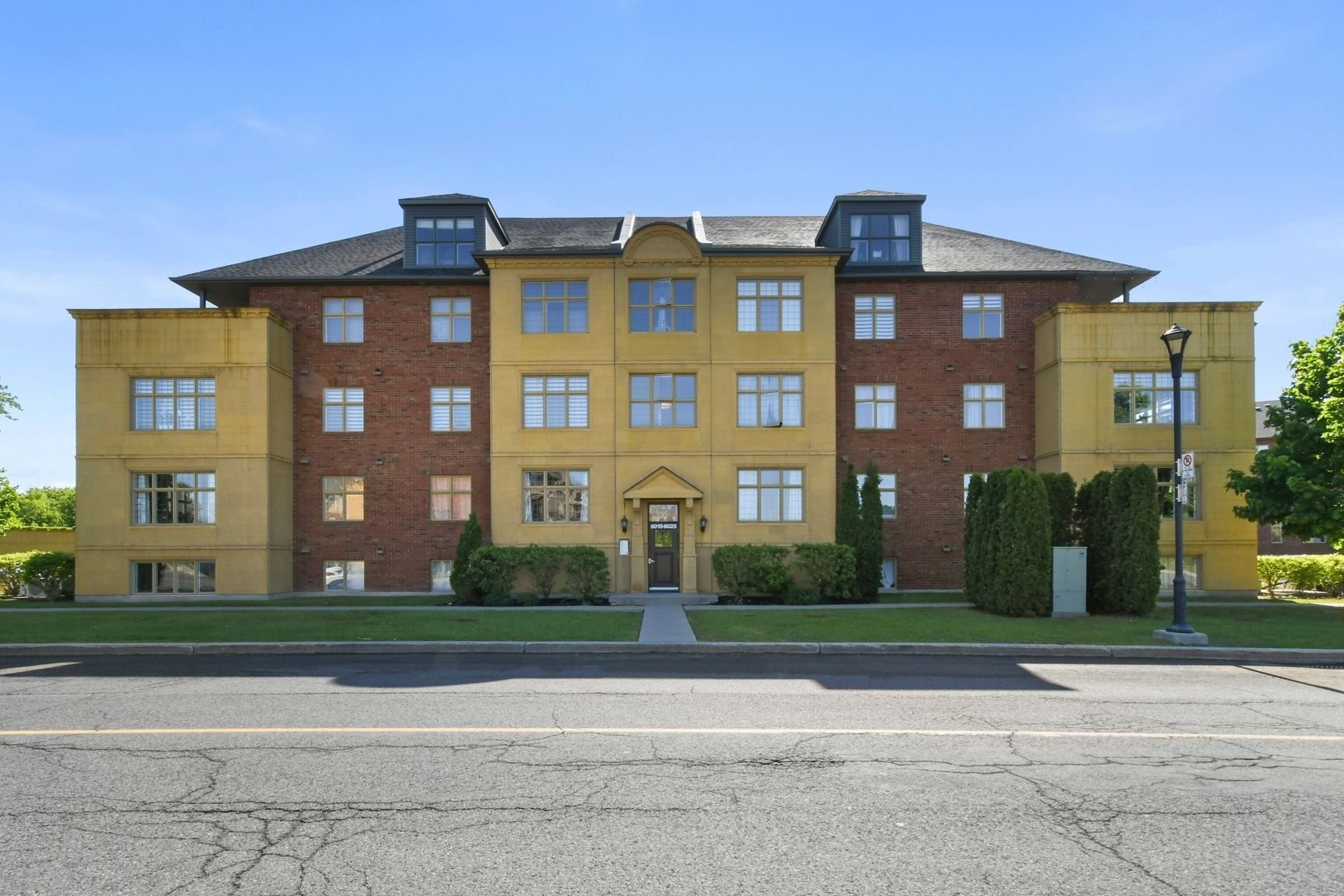 









8015


Rue de Londres

, 6,
Brossard,




QC
J4Y0K5

