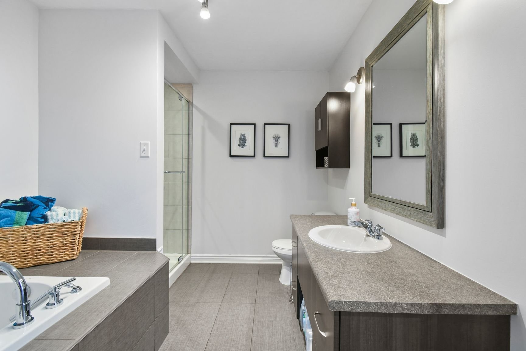 









8015


Rue de Londres

, 6,
Brossard,




QC
J4Y0K5

