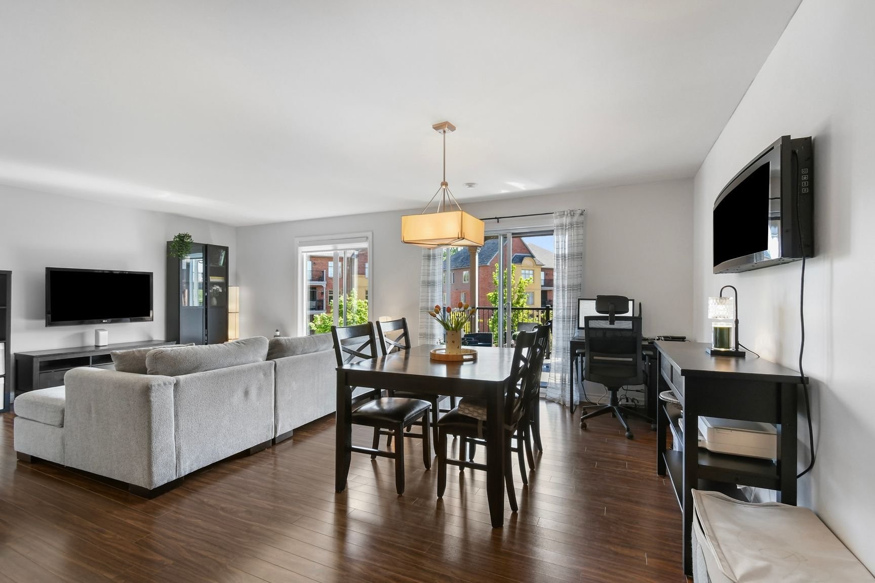 









8015


Rue de Londres

, 6,
Brossard,




QC
J4Y0K5

