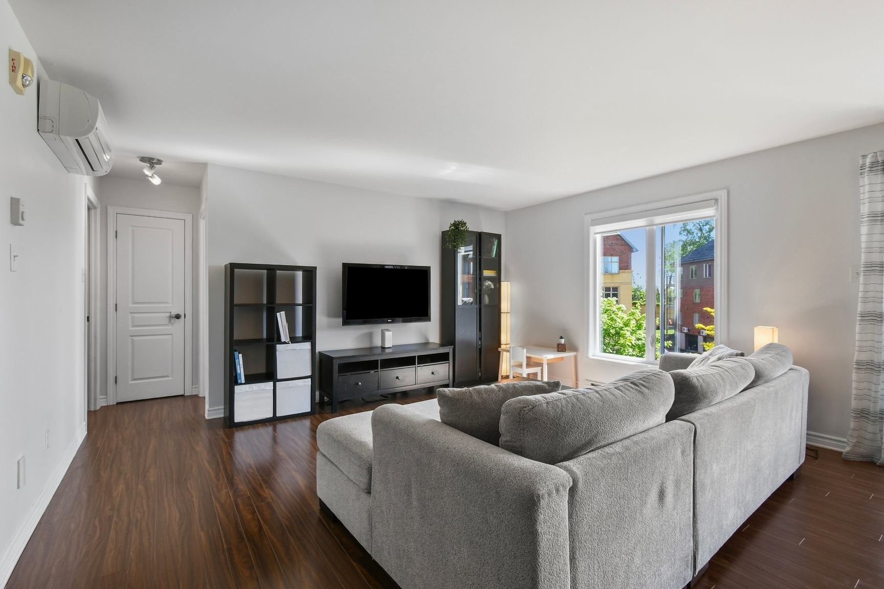 









8015


Rue de Londres

, 6,
Brossard,




QC
J4Y0K5

