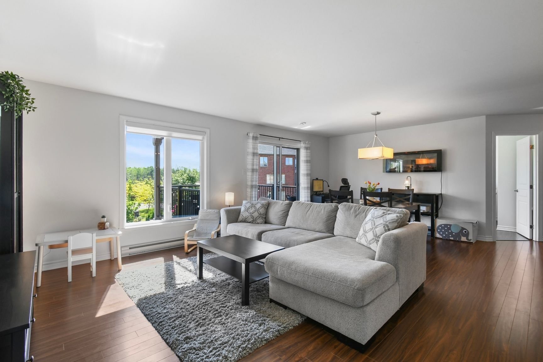 









8015


Rue de Londres

, 6,
Brossard,




QC
J4Y0K5

