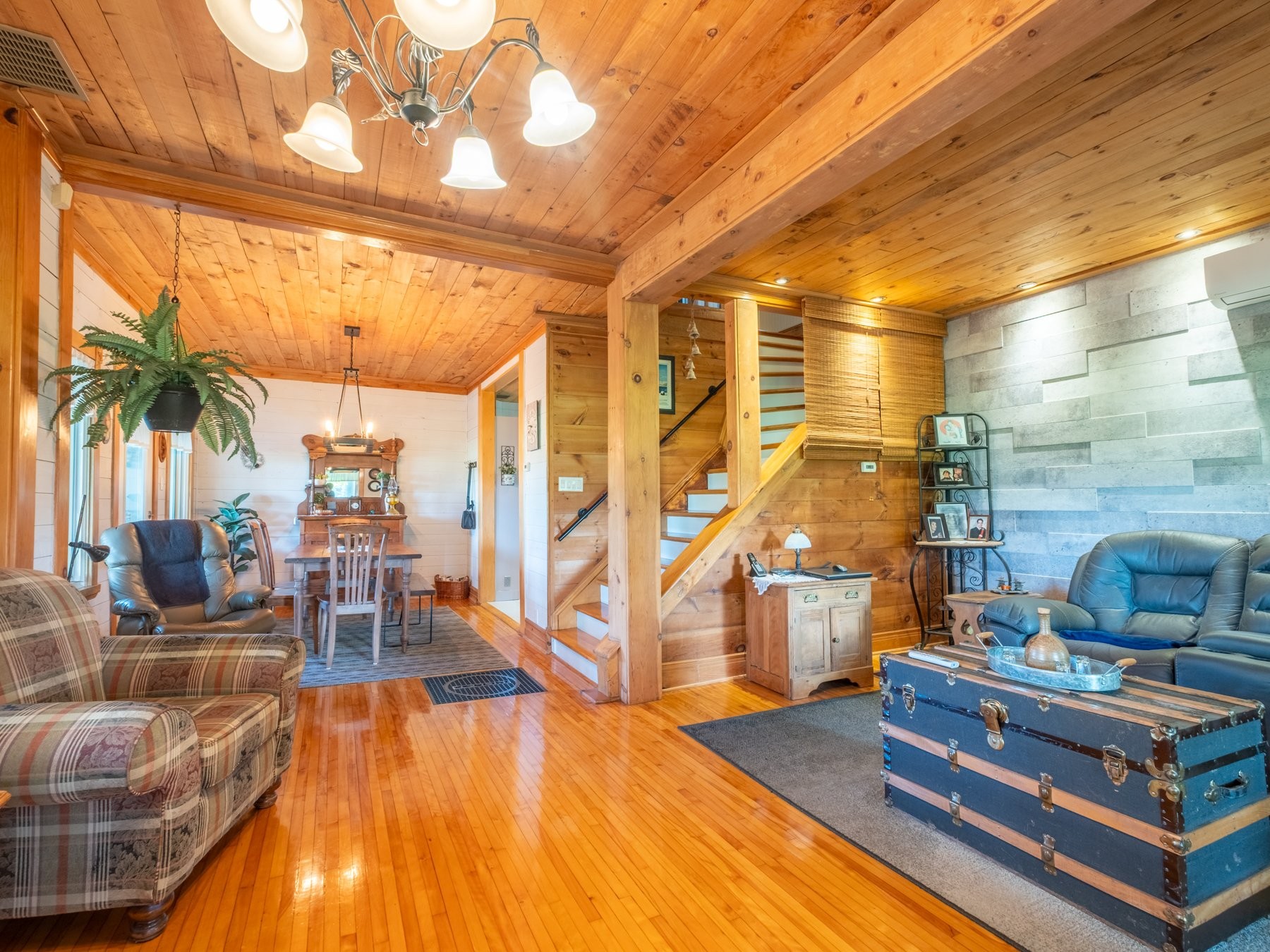 









250


Rg de l'Île

,
Pierreville,




QC
J0G1J0

