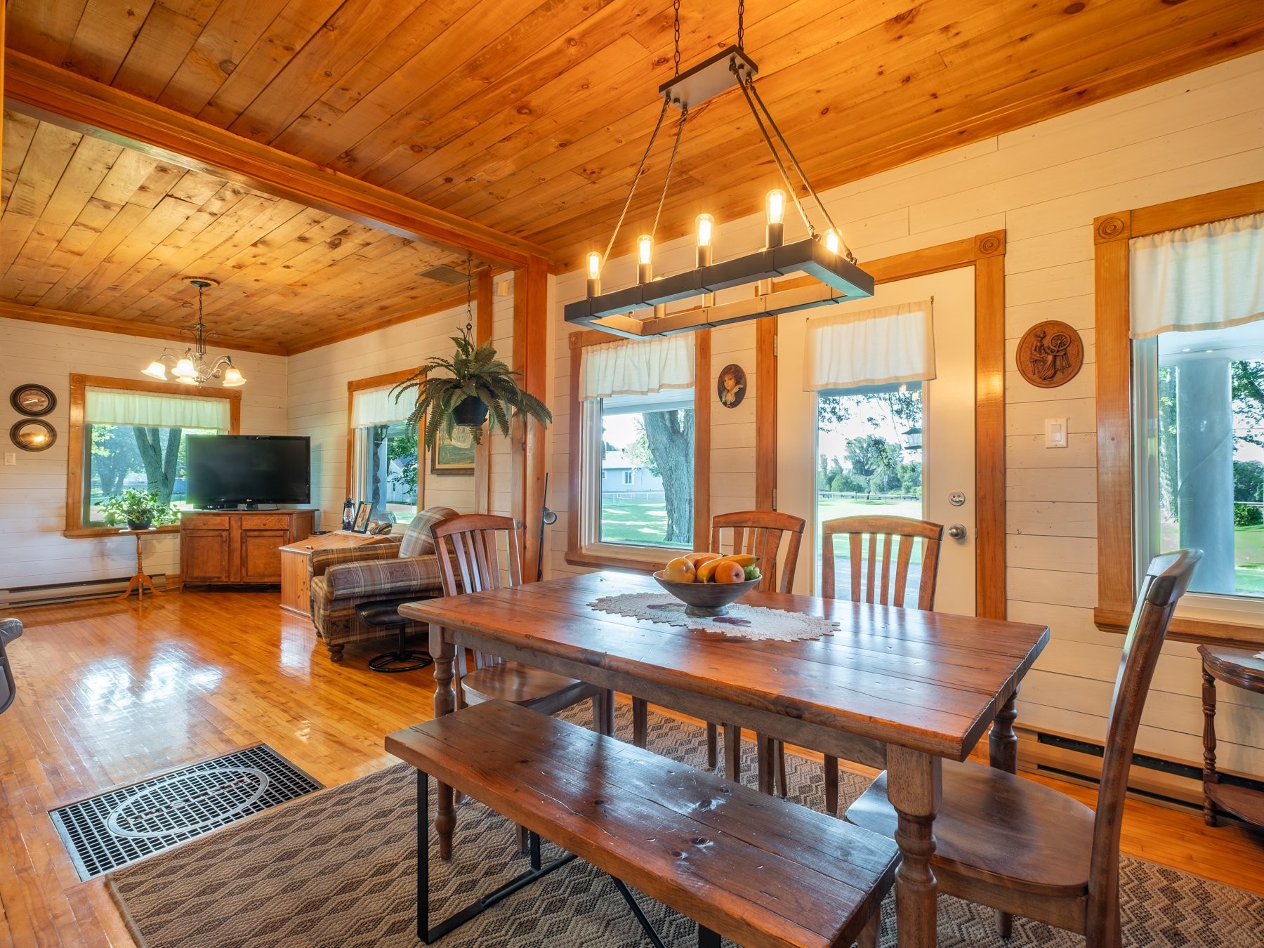 









250


Rg de l'Île

,
Pierreville,




QC
J0G1J0

