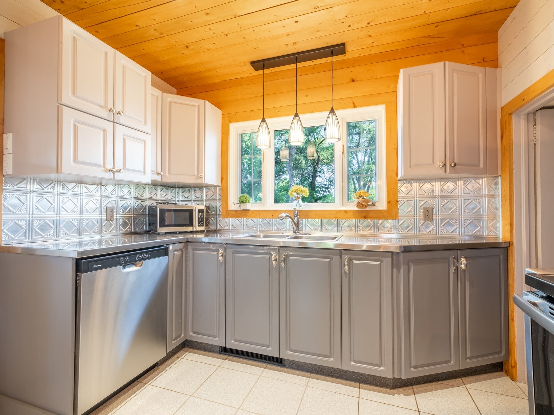 









250


Rg de l'Île

,
Pierreville,




QC
J0G1J0

