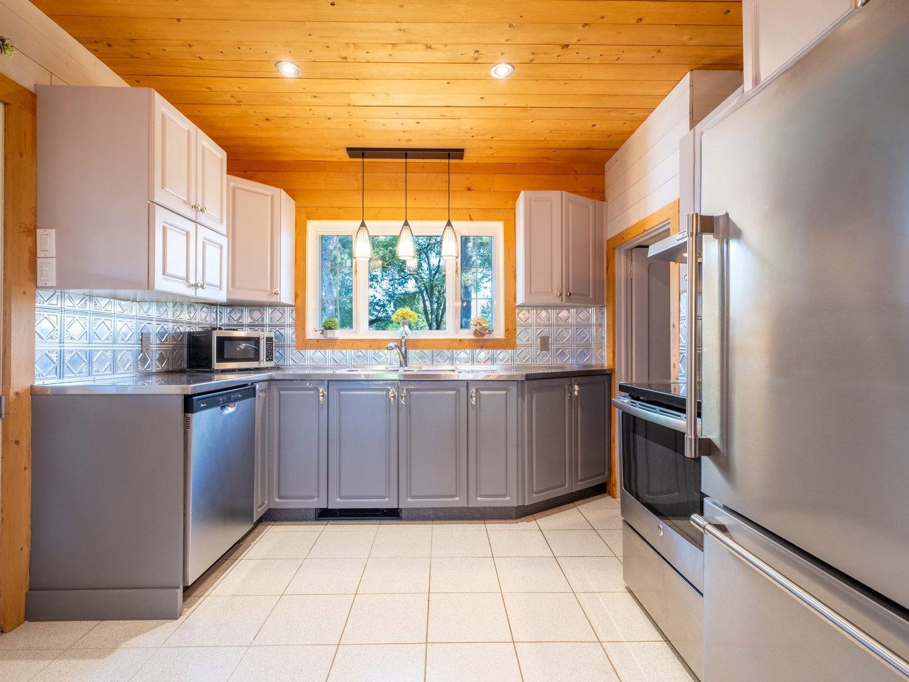 









250


Rg de l'Île

,
Pierreville,




QC
J0G1J0

