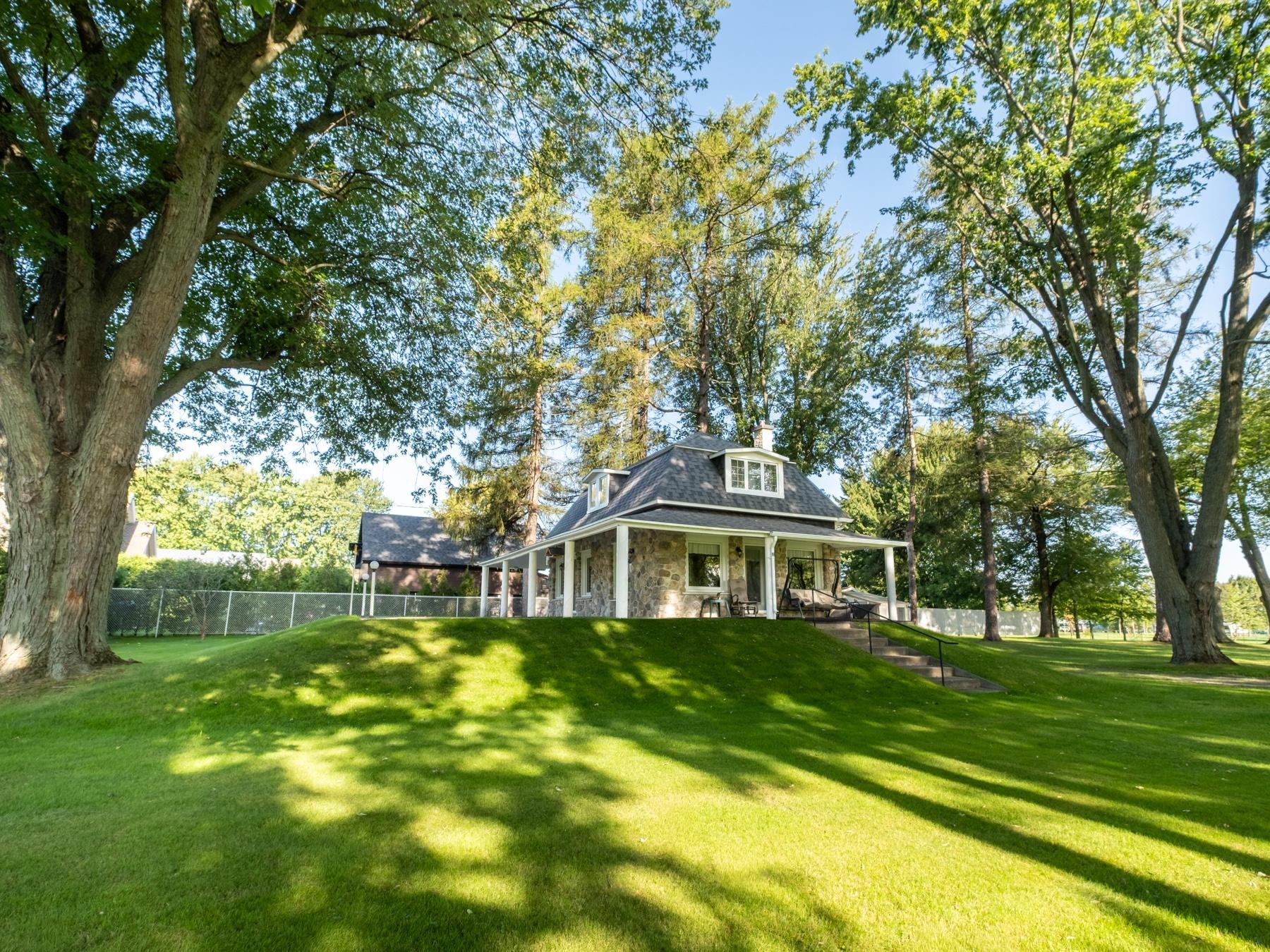 









250


Rg de l'Île

,
Pierreville,




QC
J0G1J0

