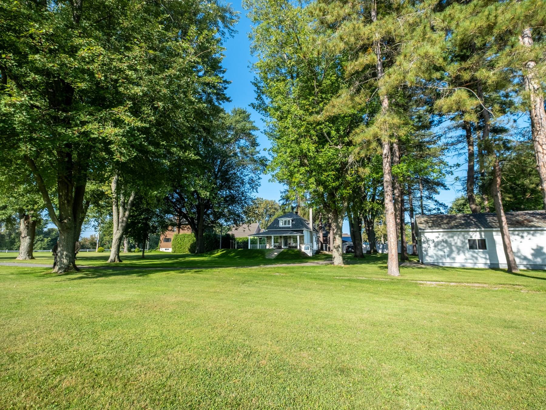 









250


Rg de l'Île

,
Pierreville,




QC
J0G1J0

