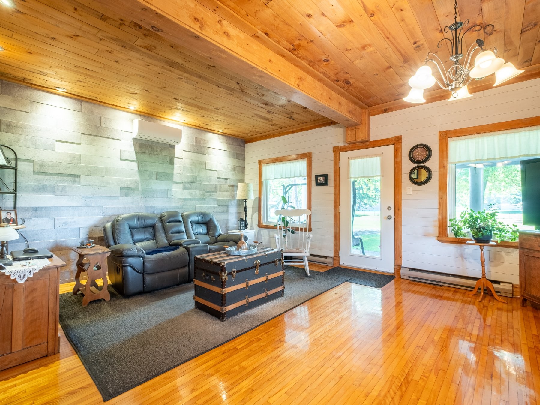 









250


Rg de l'Île

,
Pierreville,




QC
J0G1J0

