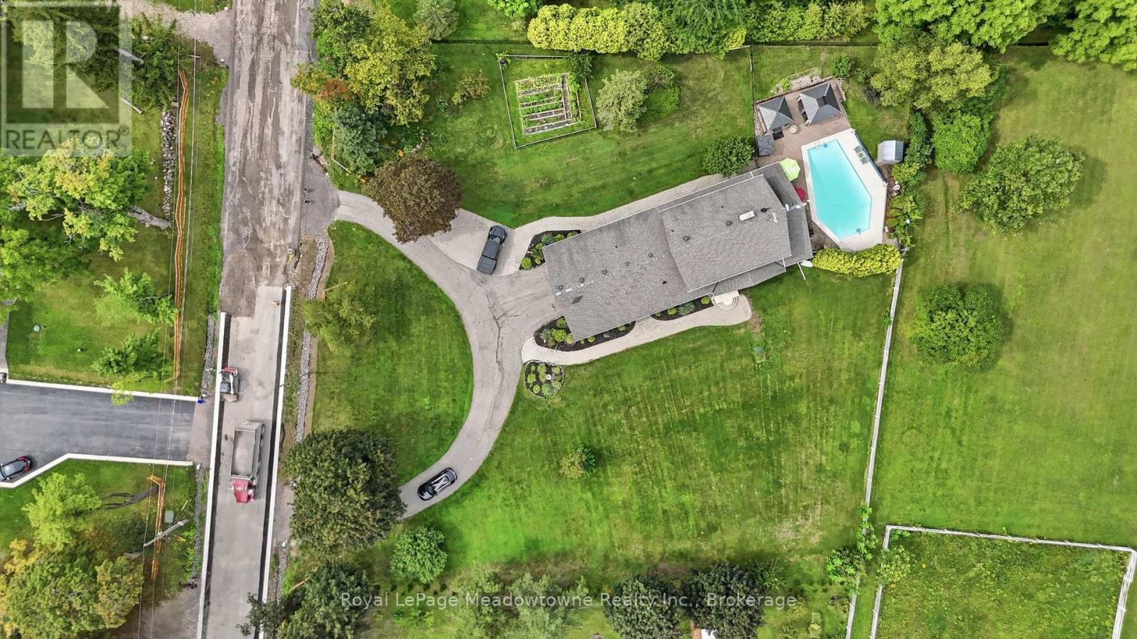 












7053 APPLEBY LINE

,
Milton,




Ontario
L9T2Y1

