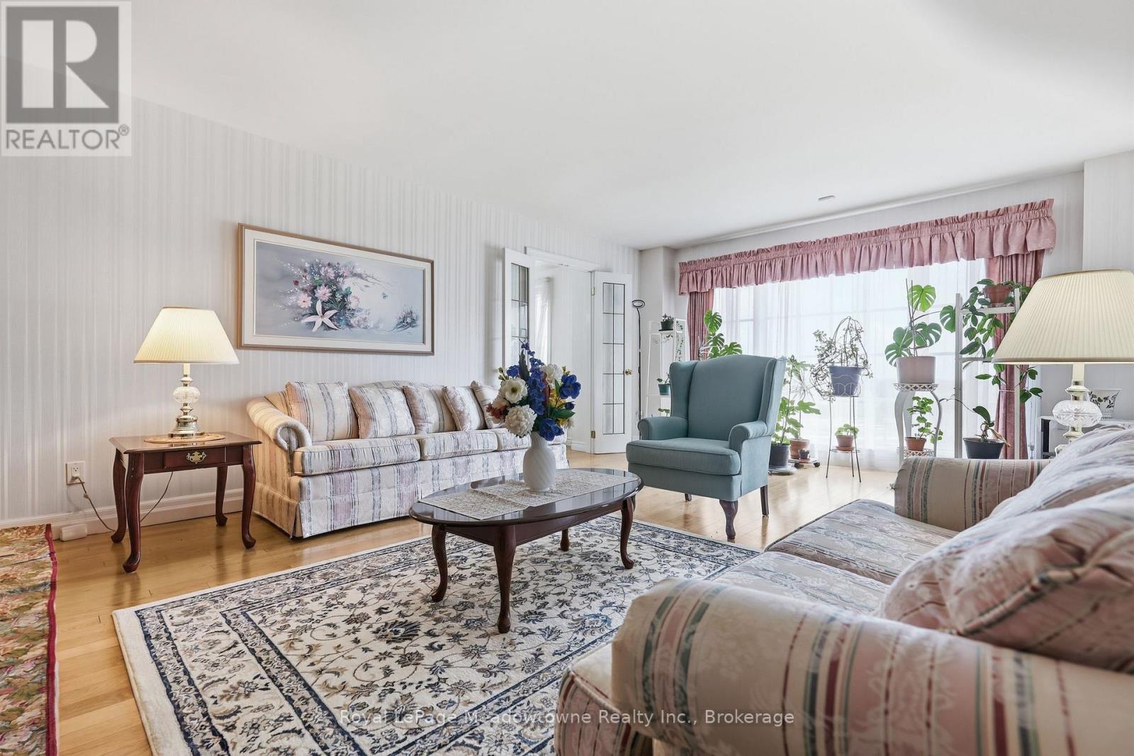 












7053 APPLEBY LINE

,
Milton,




Ontario
L9T2Y1

