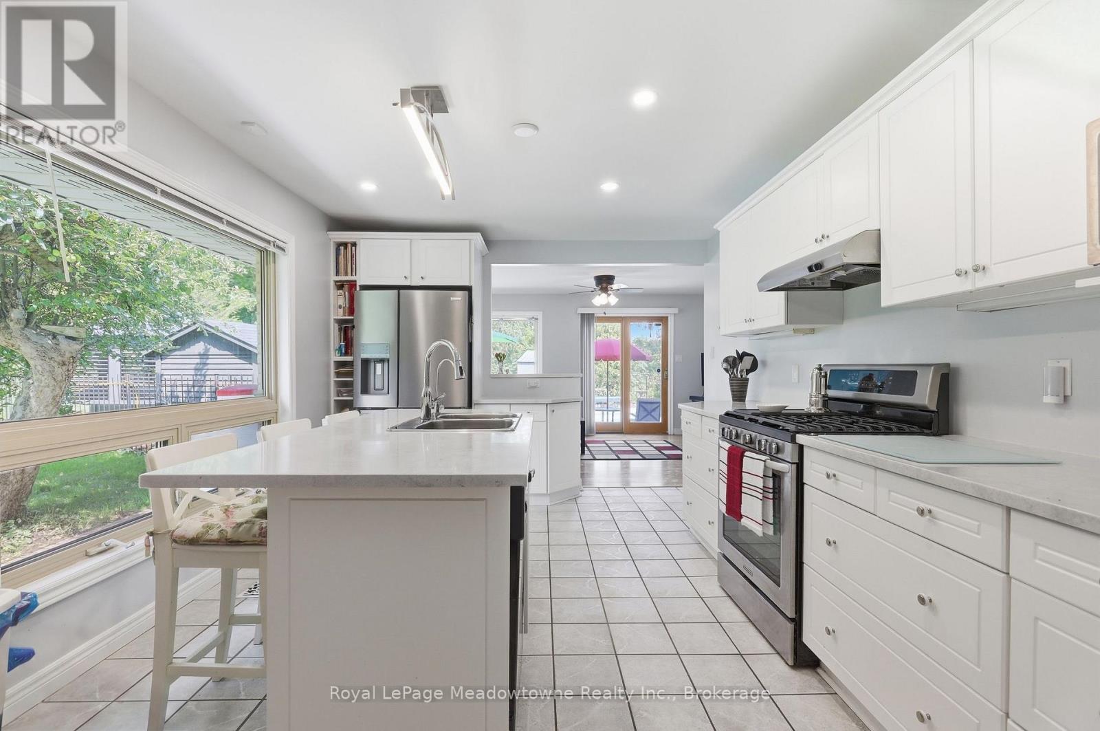 












7053 APPLEBY LINE

,
Milton,




Ontario
L9T2Y1

