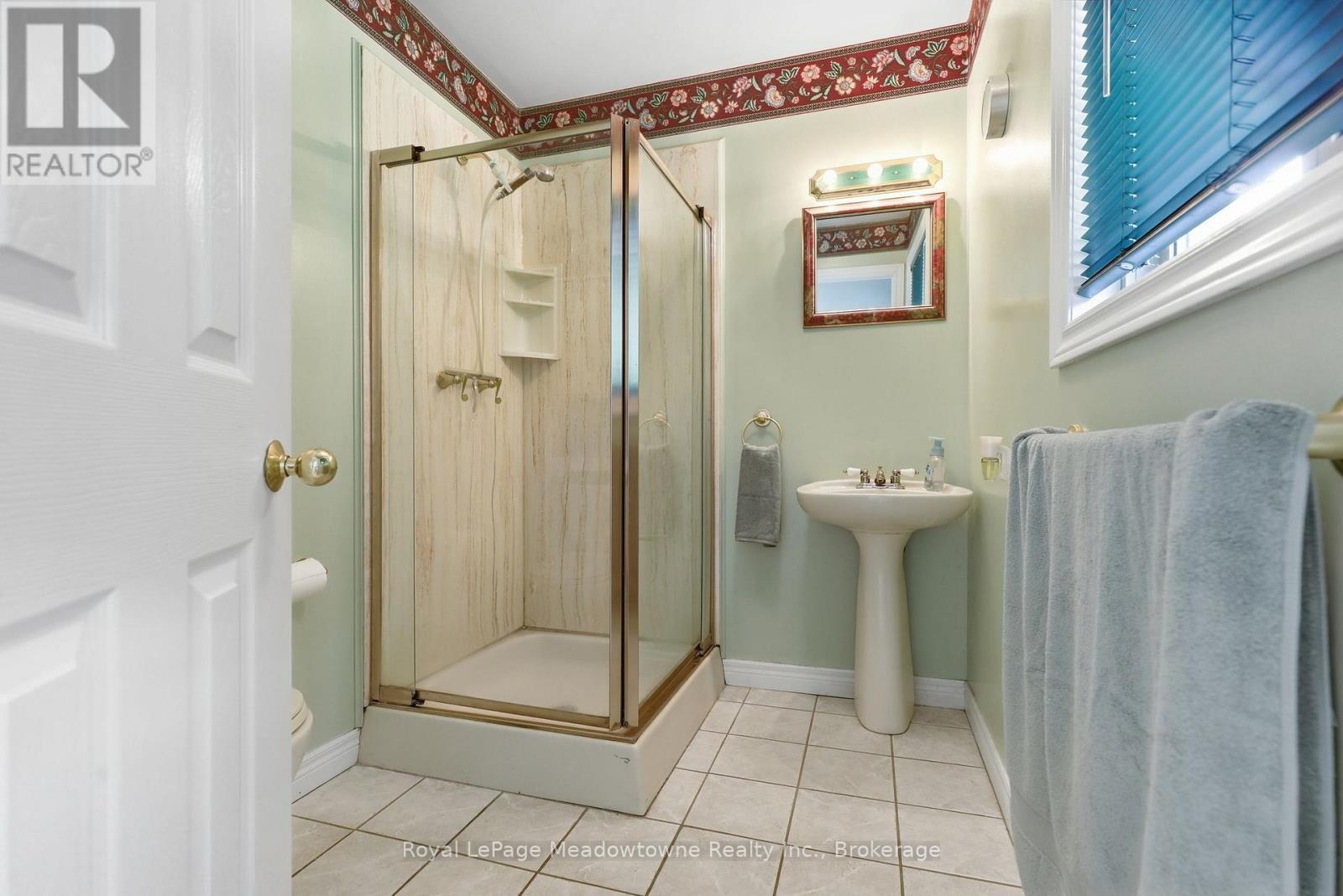 












7053 APPLEBY LINE

,
Milton,




Ontario
L9T2Y1

