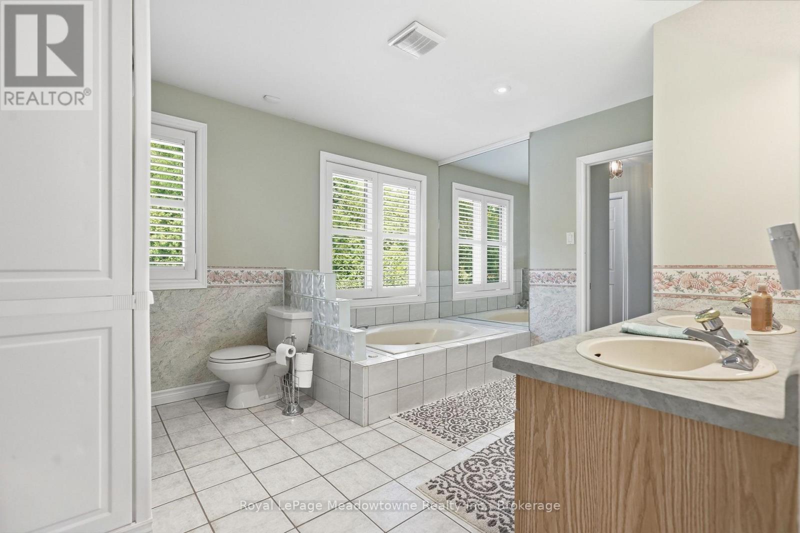 












7053 APPLEBY LINE

,
Milton,




Ontario
L9T2Y1

