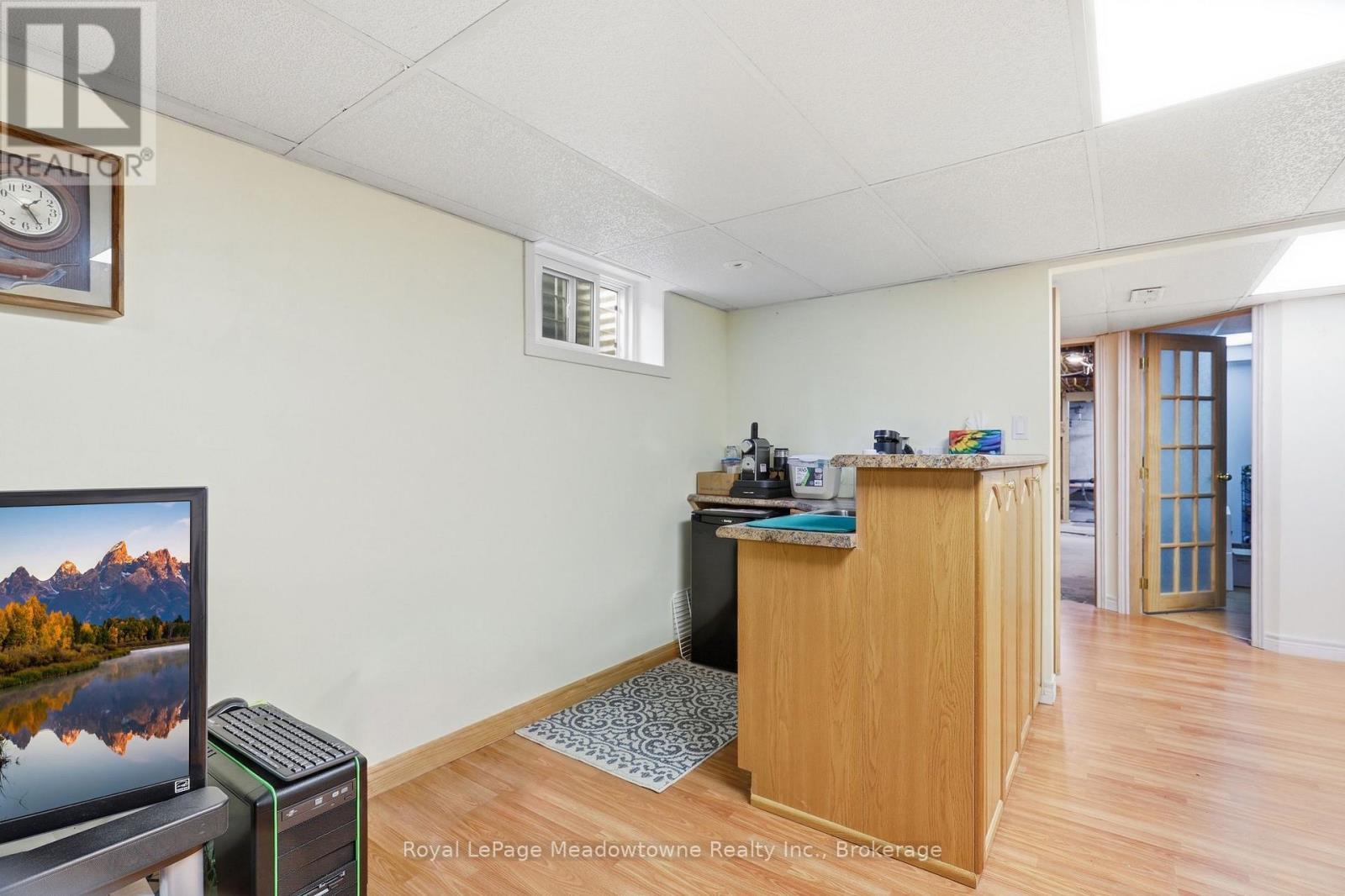 












7053 APPLEBY LINE

,
Milton,




Ontario
L9T2Y1

