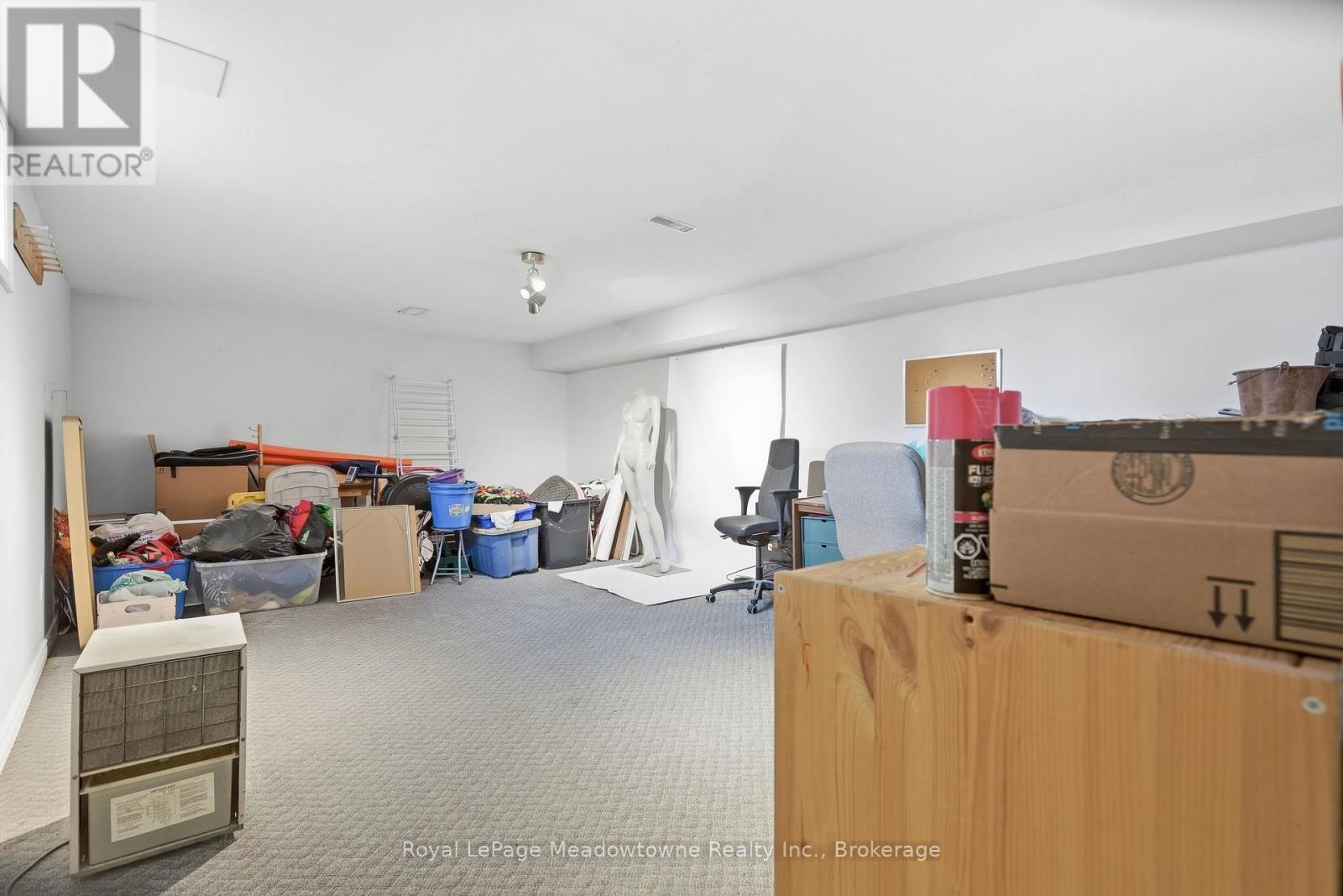 












7053 APPLEBY LINE

,
Milton,




Ontario
L9T2Y1

