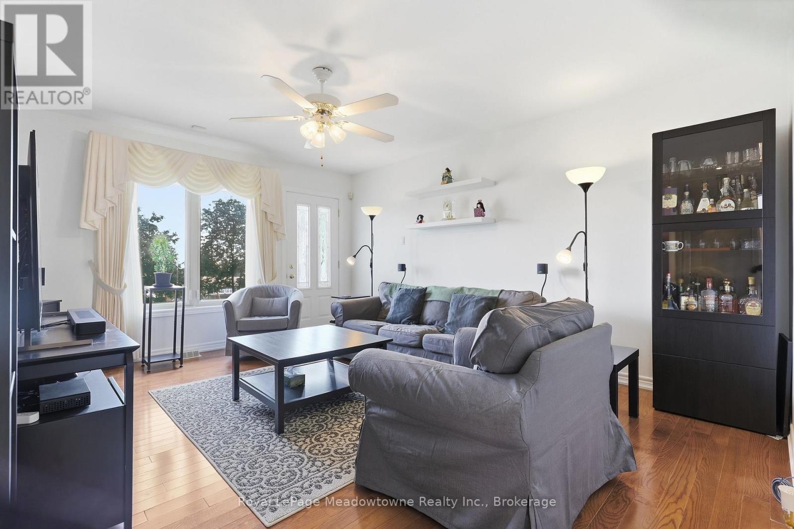 












7053 APPLEBY LINE

,
Milton,




Ontario
L9T2Y1

