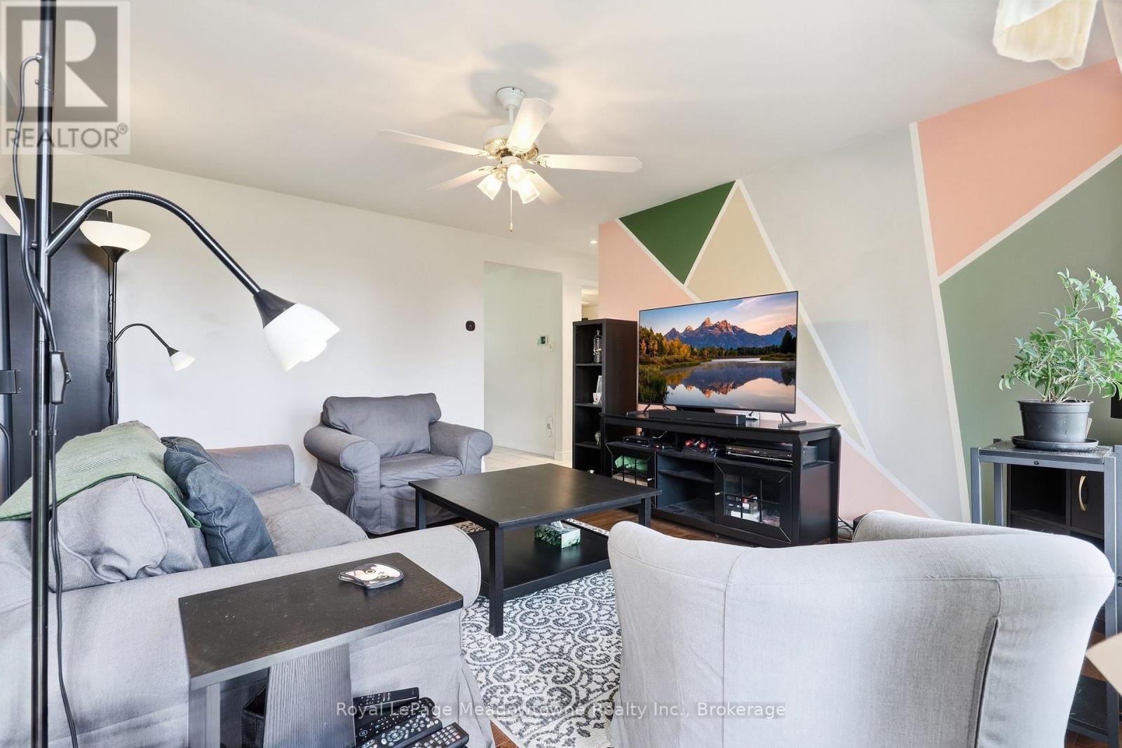 












7053 APPLEBY LINE

,
Milton,




Ontario
L9T2Y1

