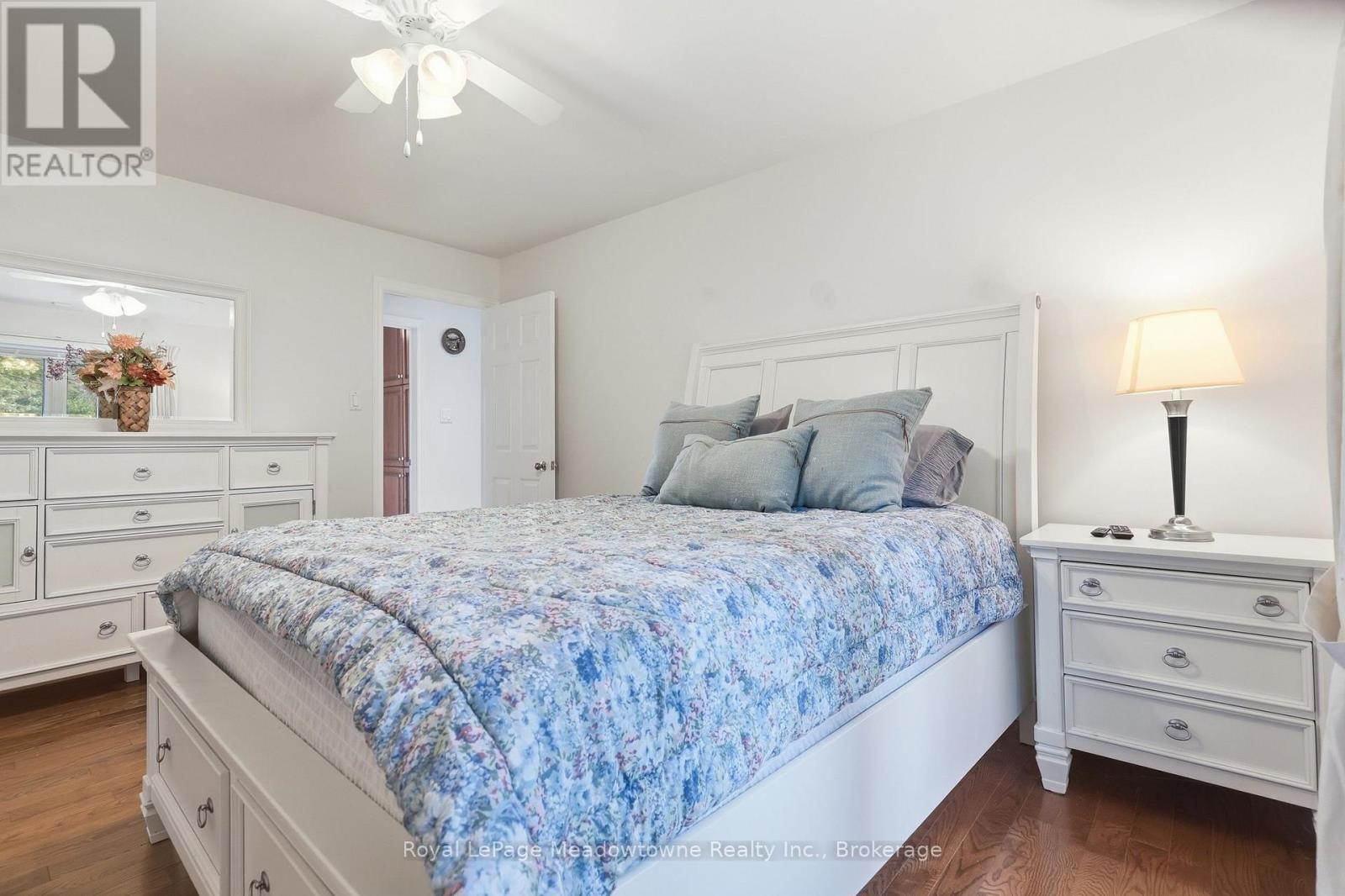 












7053 APPLEBY LINE

,
Milton,




Ontario
L9T2Y1

