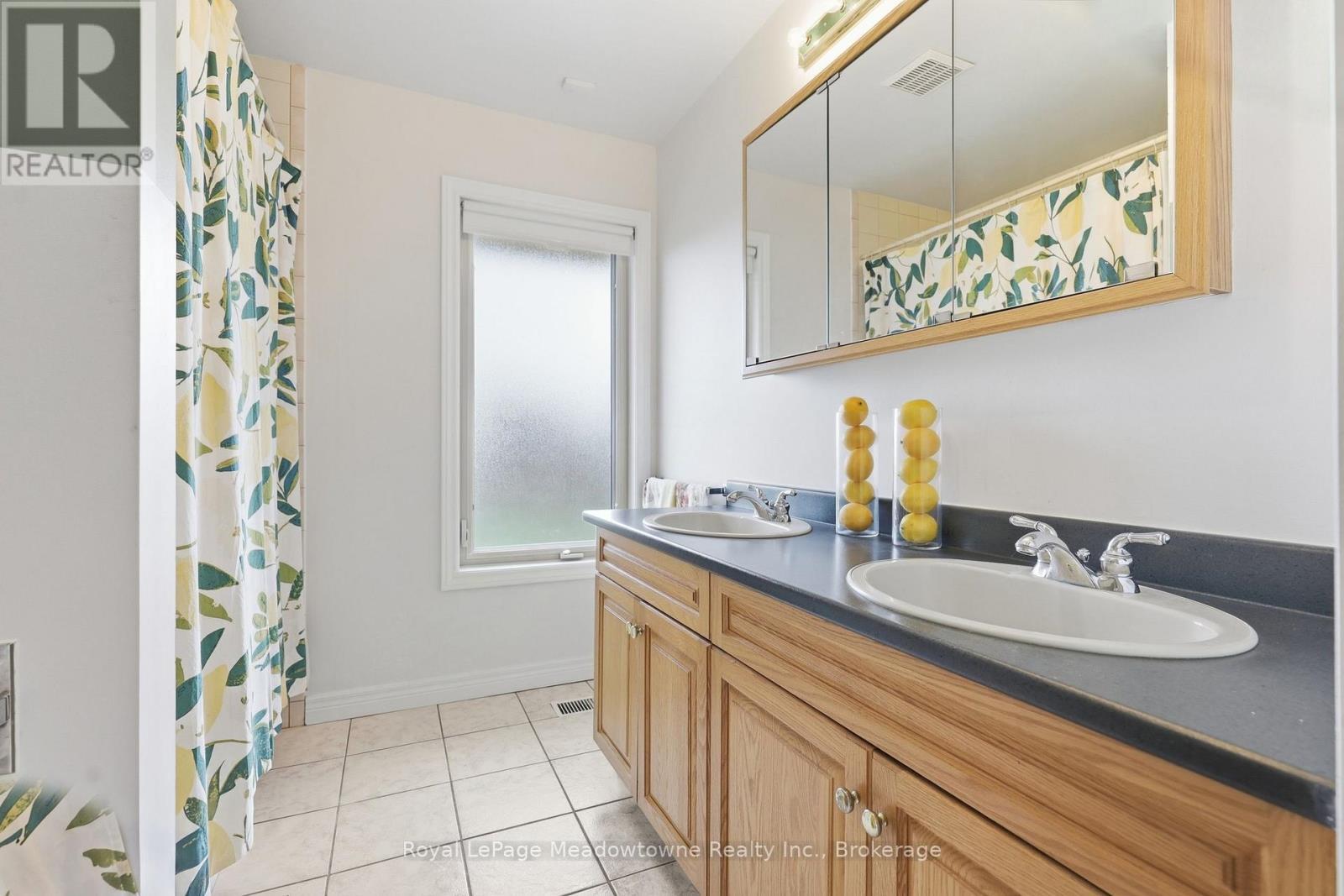 












7053 APPLEBY LINE

,
Milton,




Ontario
L9T2Y1


