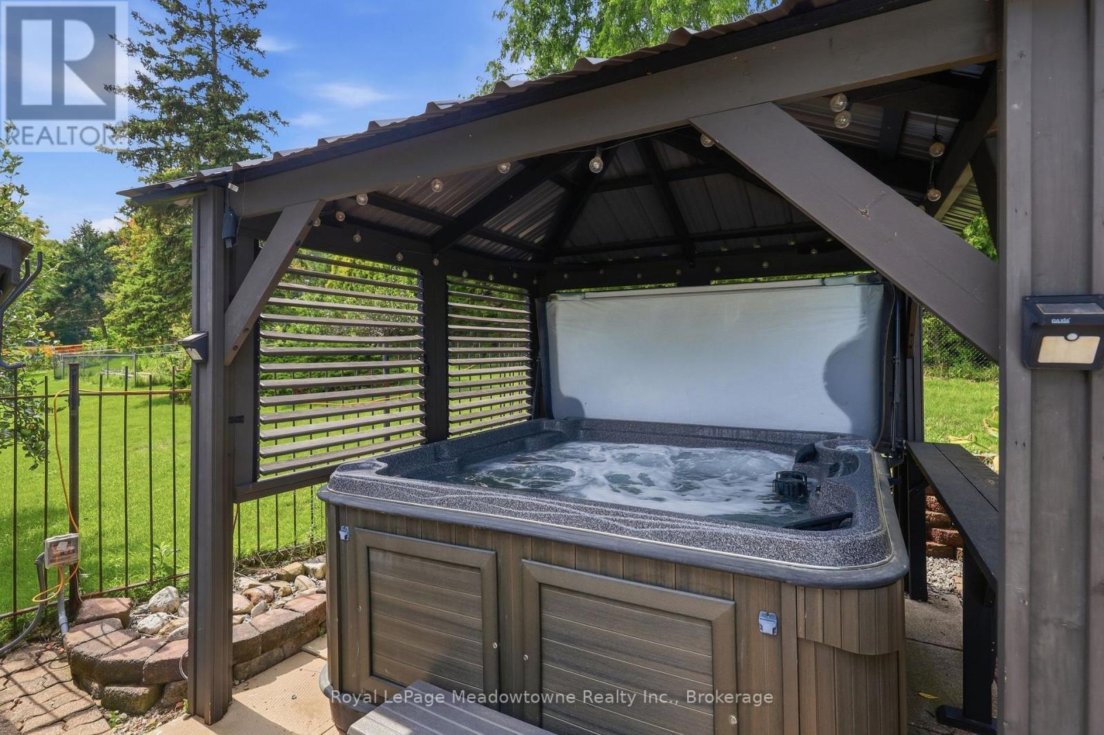 












7053 APPLEBY LINE

,
Milton,




Ontario
L9T2Y1

