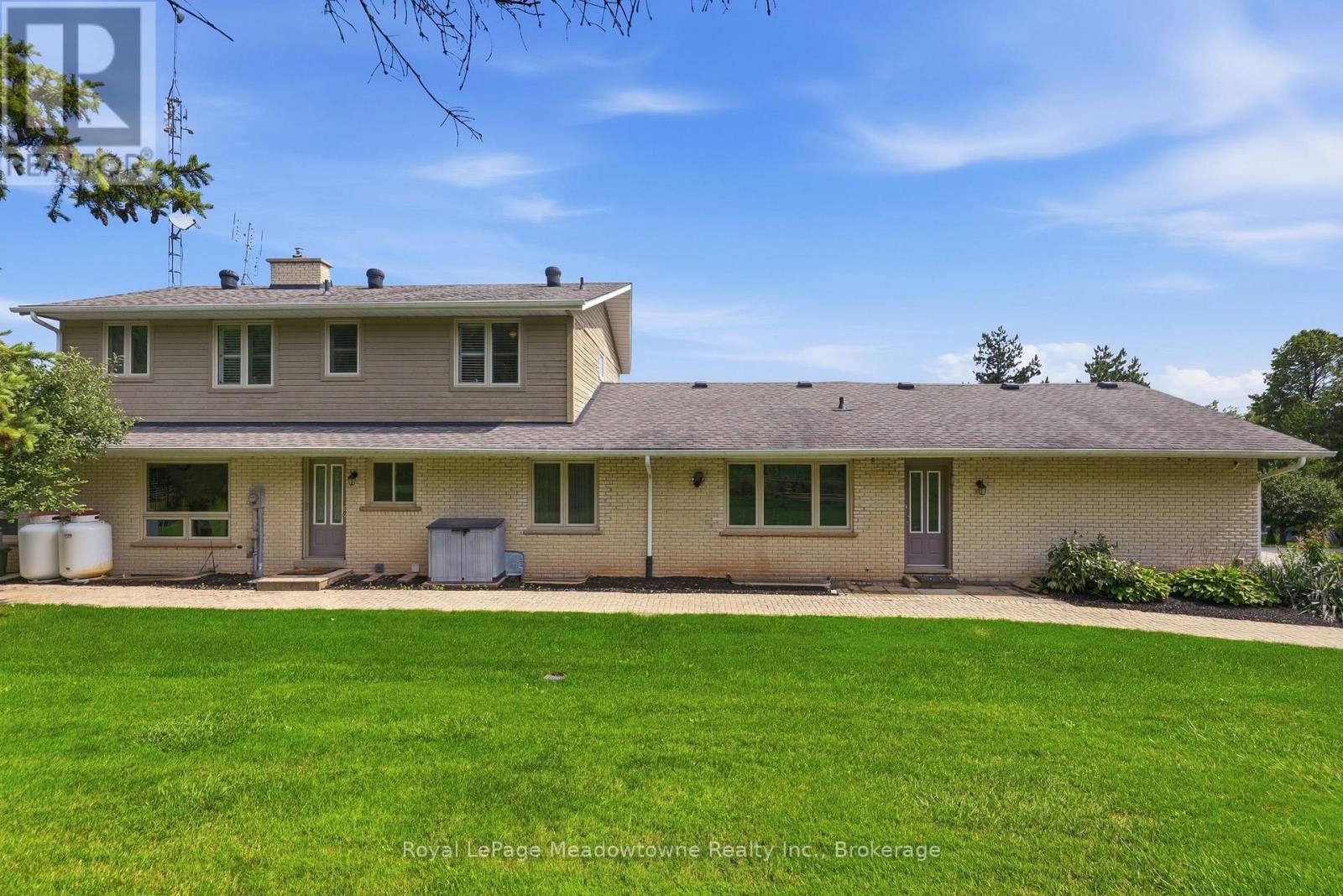 












7053 APPLEBY LINE

,
Milton,




Ontario
L9T2Y1

