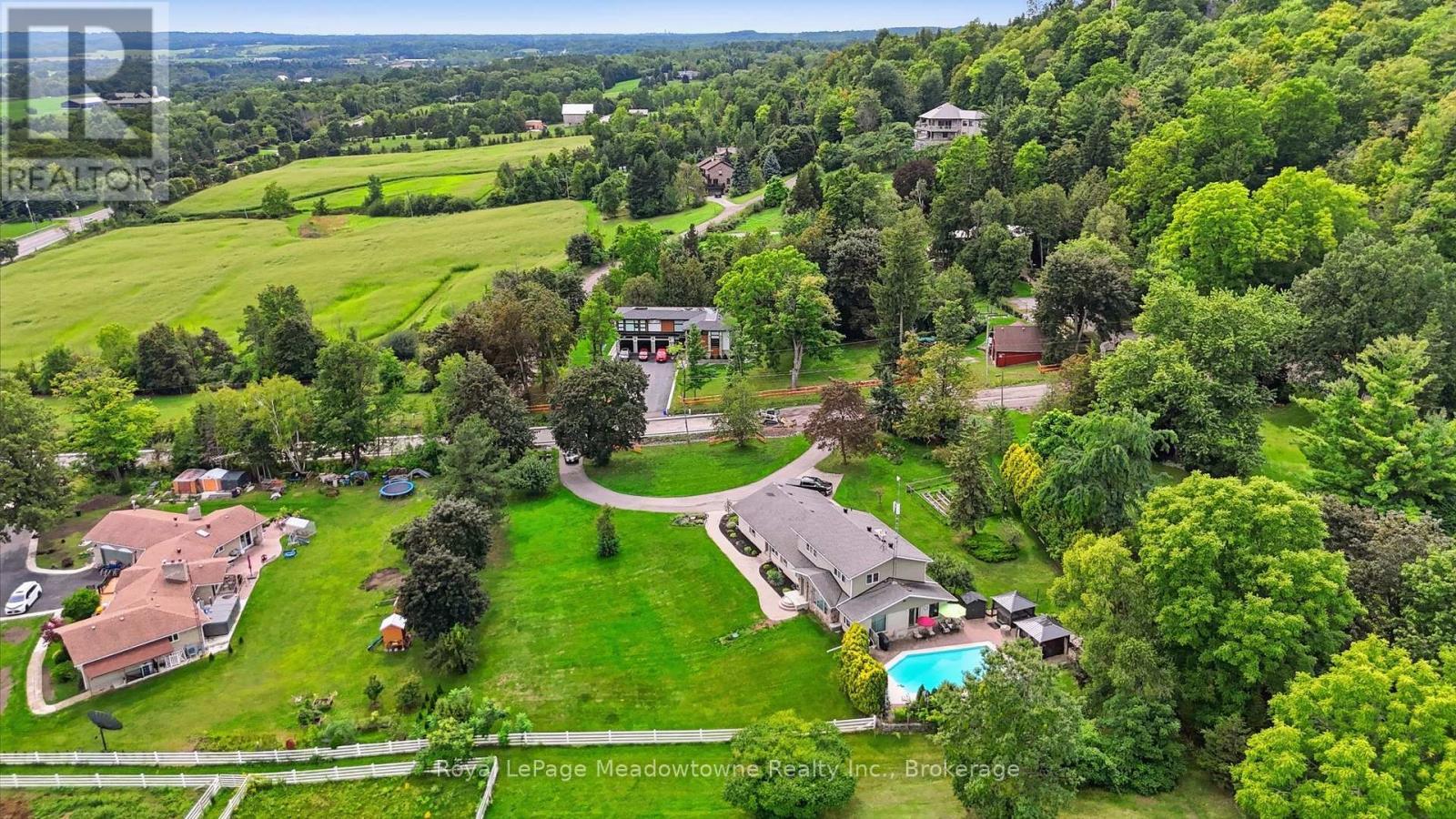 












7053 APPLEBY LINE

,
Milton,




Ontario
L9T2Y1

