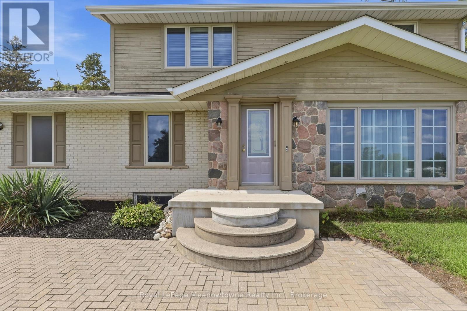












7053 APPLEBY LINE

,
Milton,




Ontario
L9T2Y1

